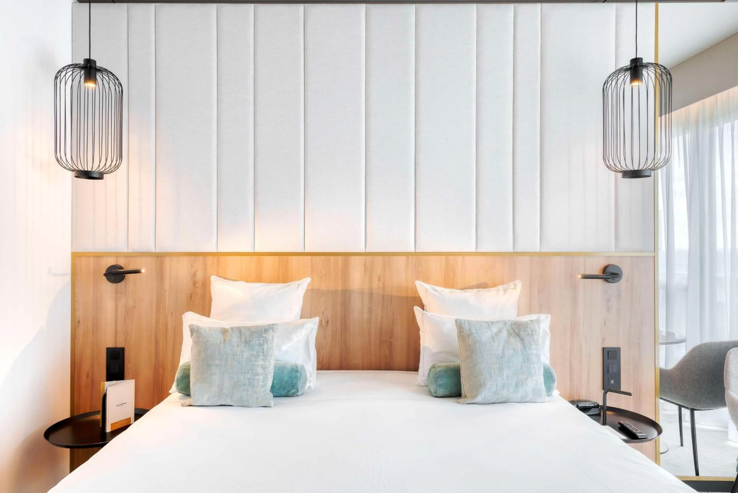 Bedroom, Bed in GOLDEN TULIP LYON OUEST TECHLID Hotel & Spa