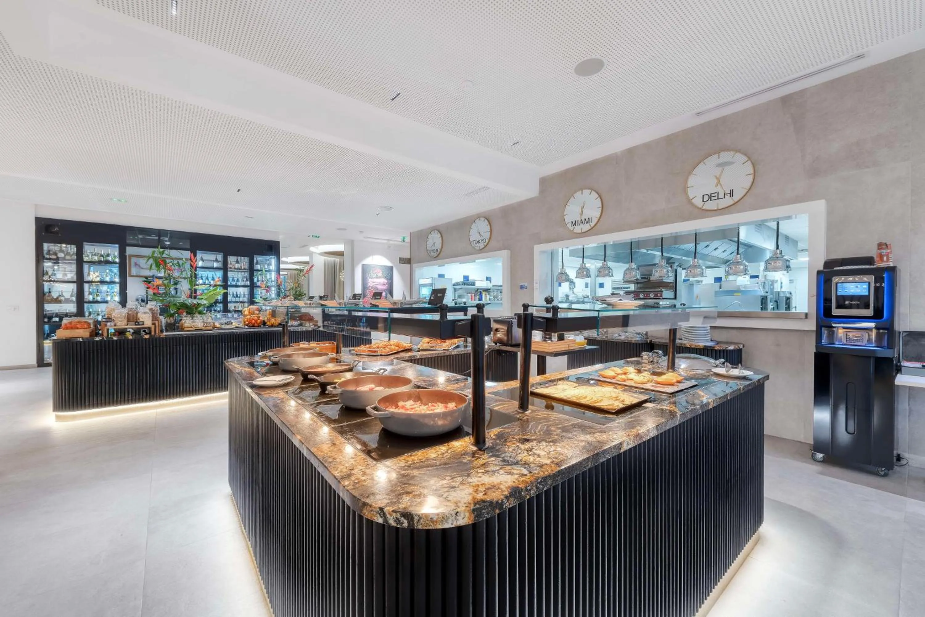 Breakfast in GOLDEN TULIP LYON OUEST TECHLID Hotel & Spa