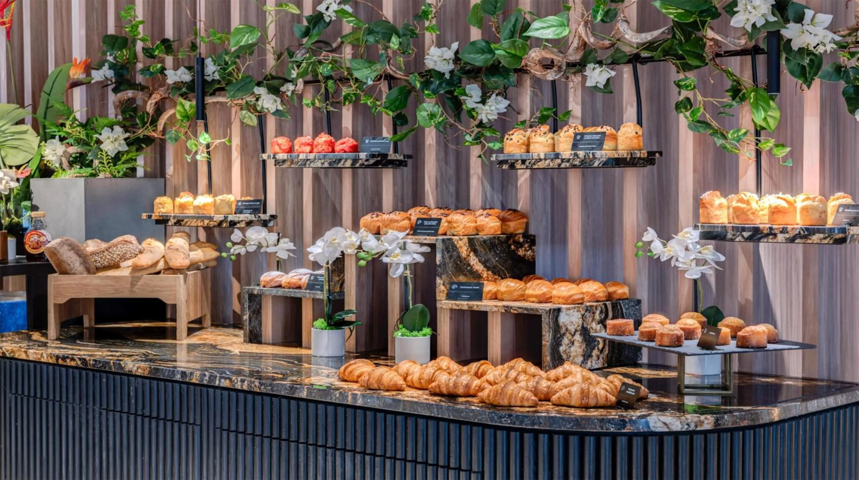 Breakfast in GOLDEN TULIP LYON OUEST TECHLID Hotel & Spa