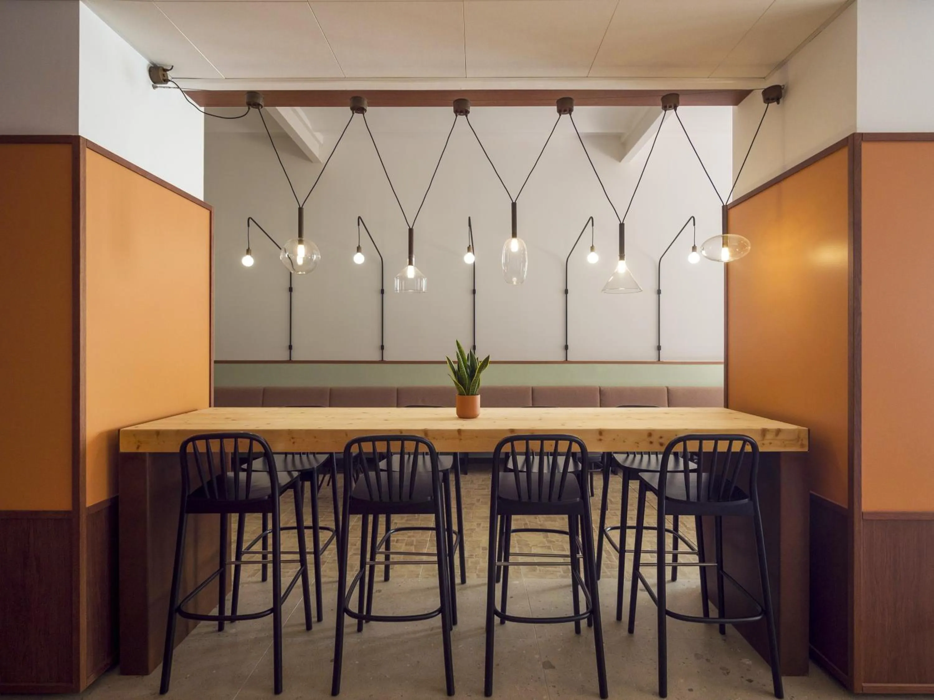 Restaurant/places to eat in Hotel Orangine