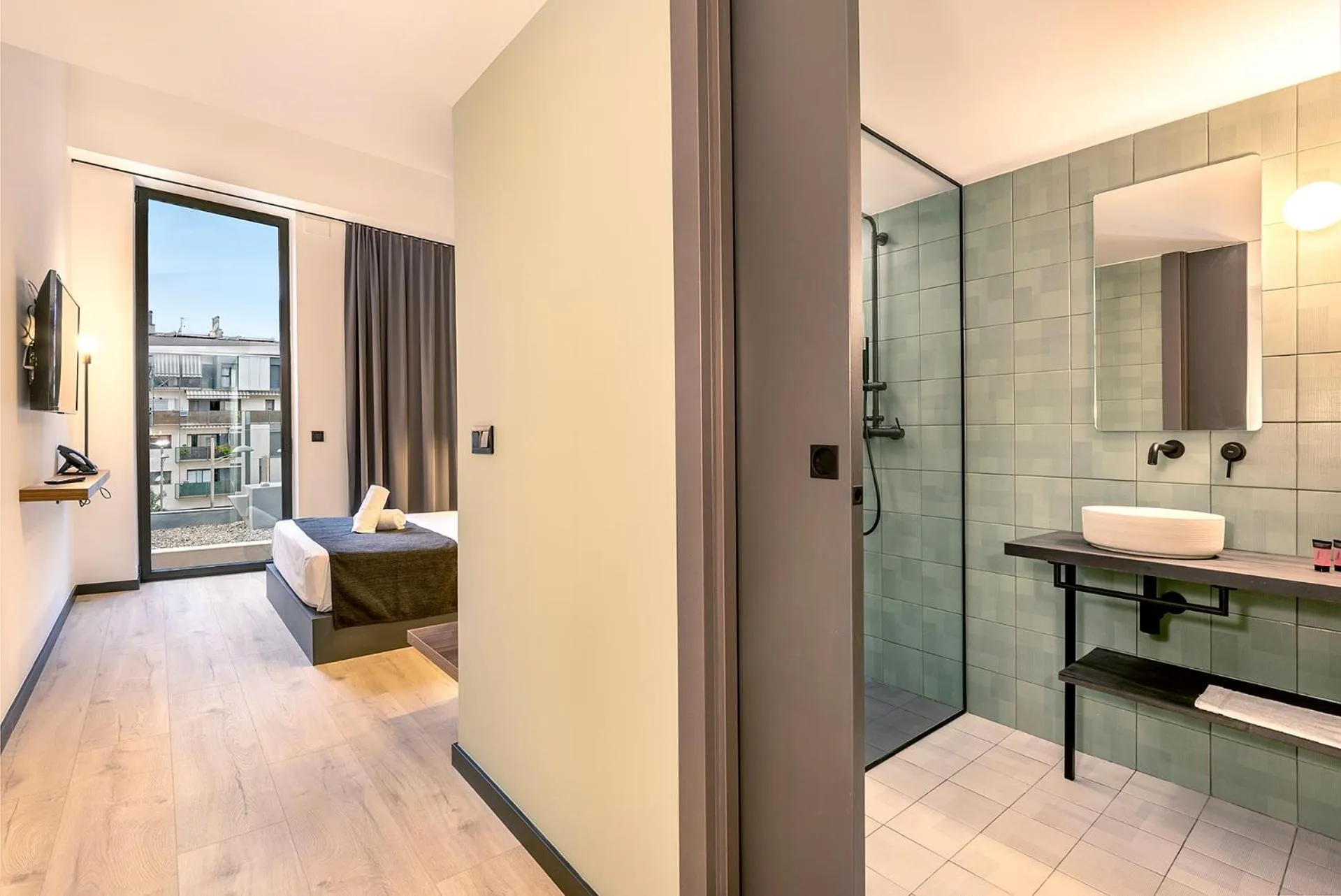 Bathroom, Bed in Hotel Orangine