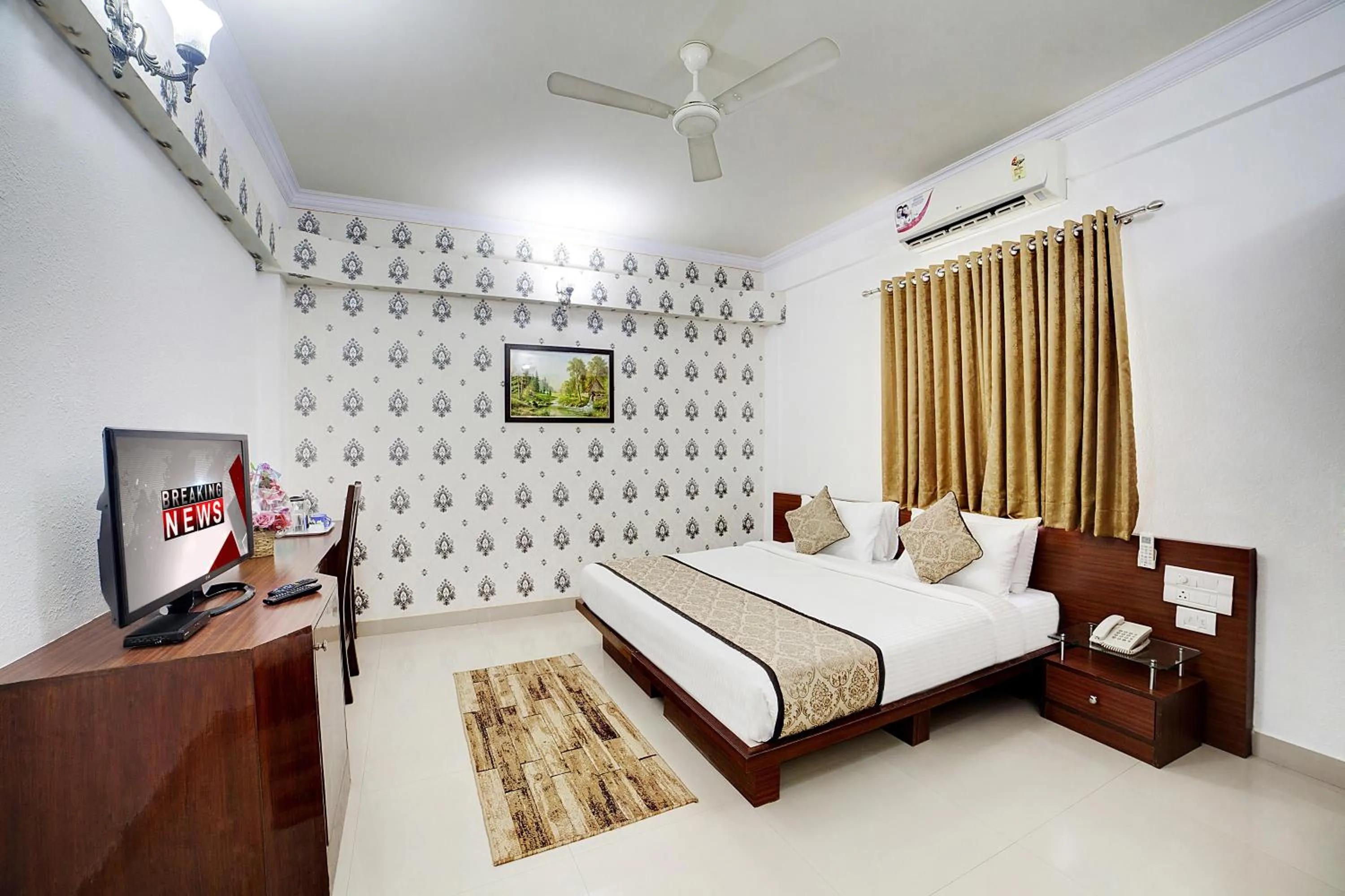 Photo of the whole room, Bed in The Liverpool Blue Hotels