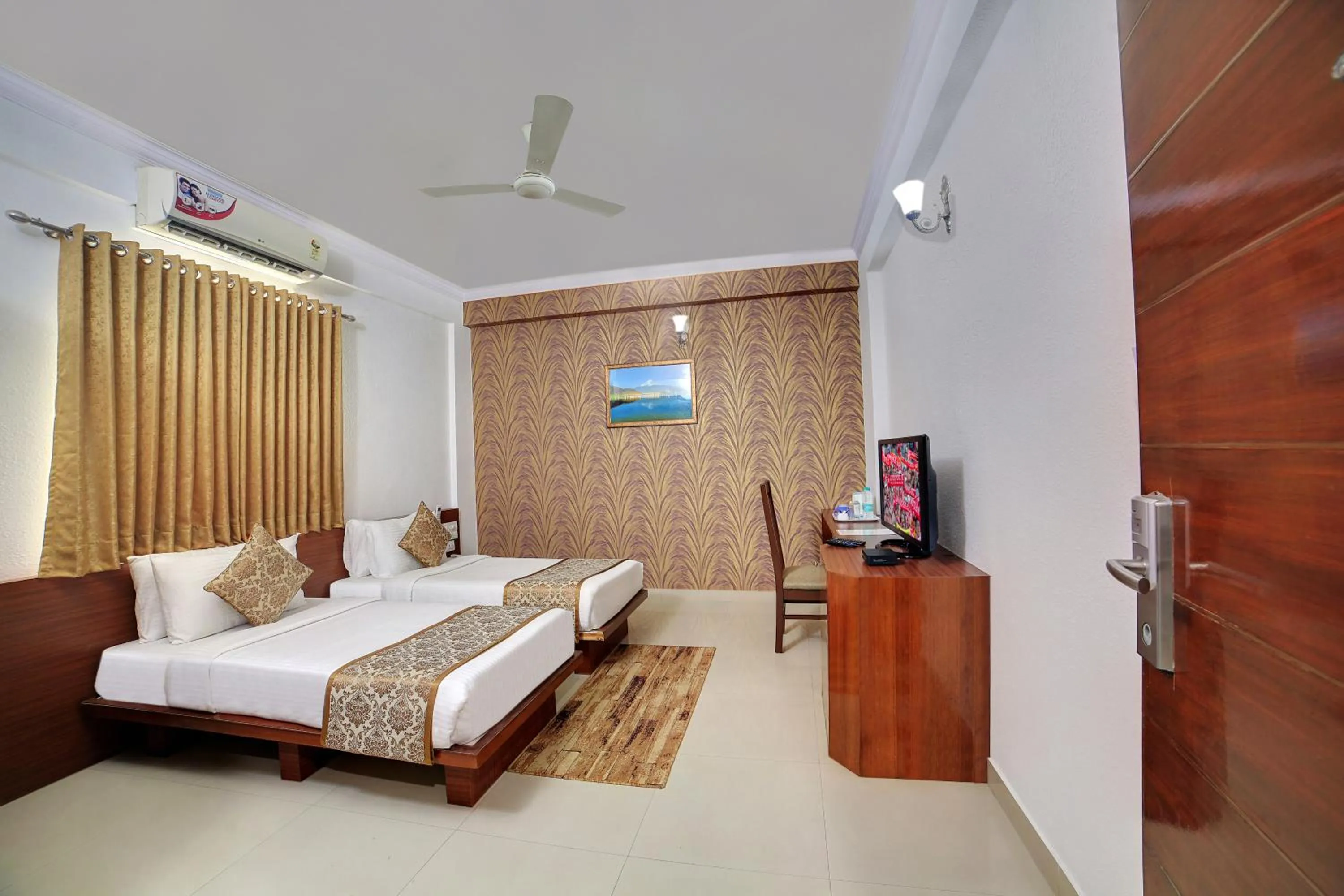 Photo of the whole room, Bed in The Liverpool Blue Hotels