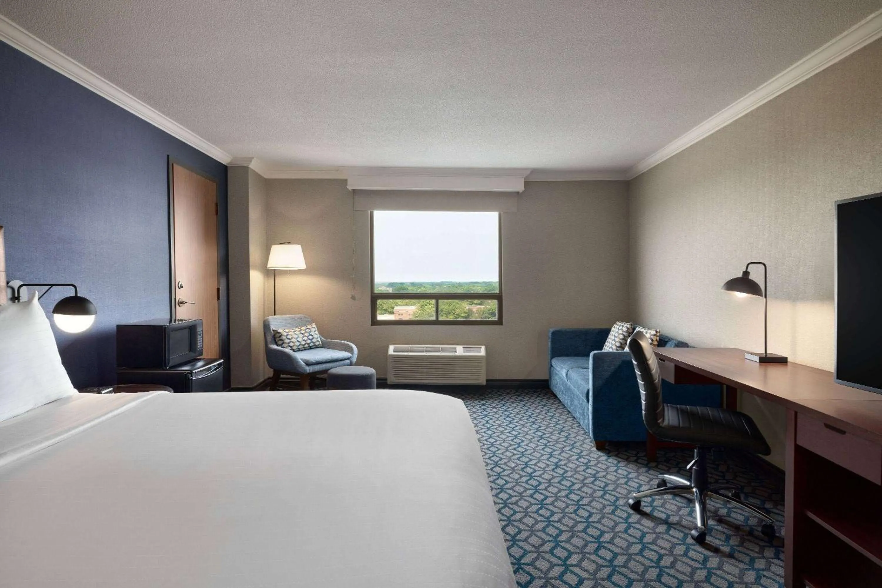 Photo of the whole room, Bed in Wyndham Grand Fallsview Hotel