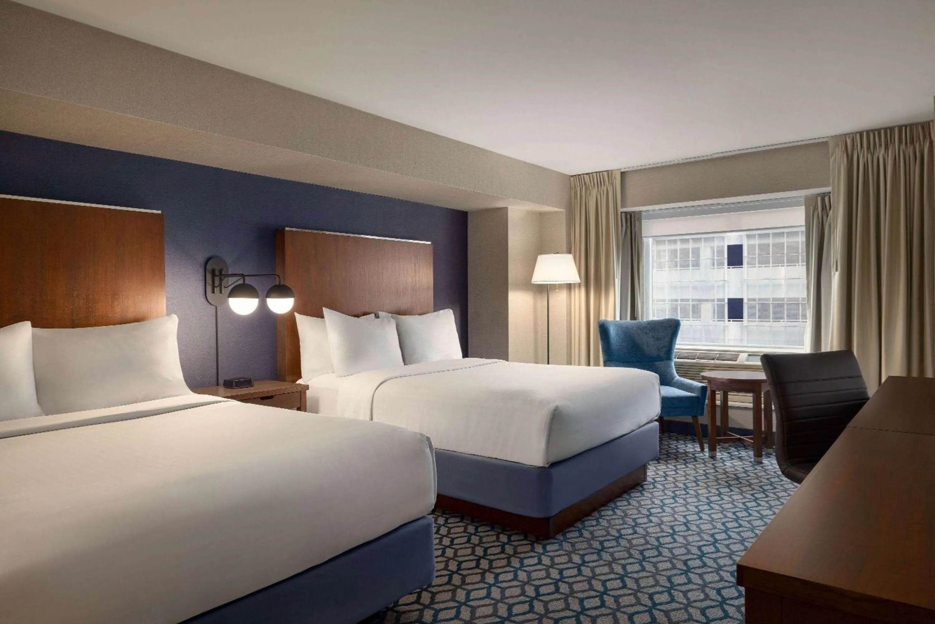 Bed in Wyndham Grand Fallsview Hotel