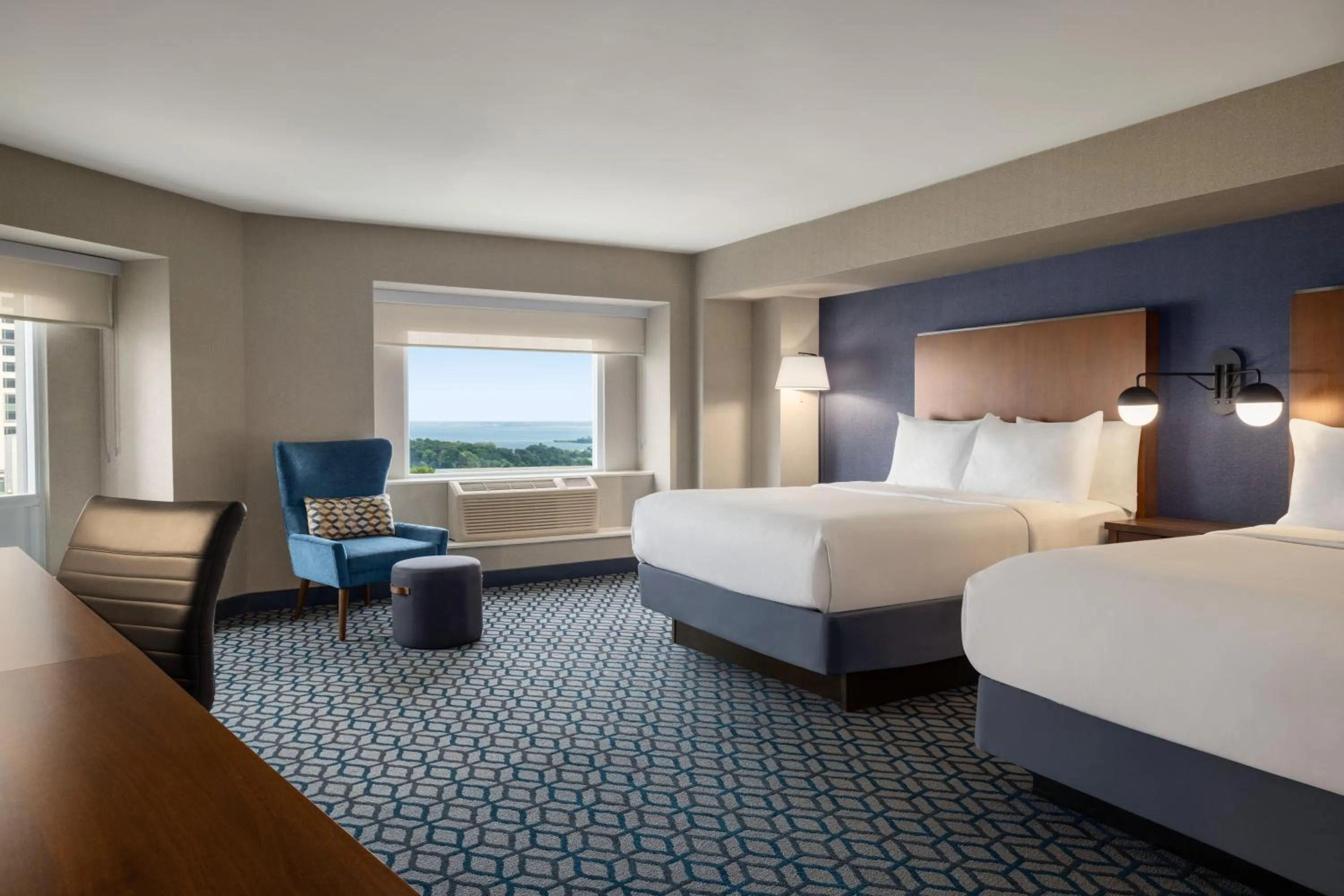 Bed in Wyndham Grand Fallsview Hotel