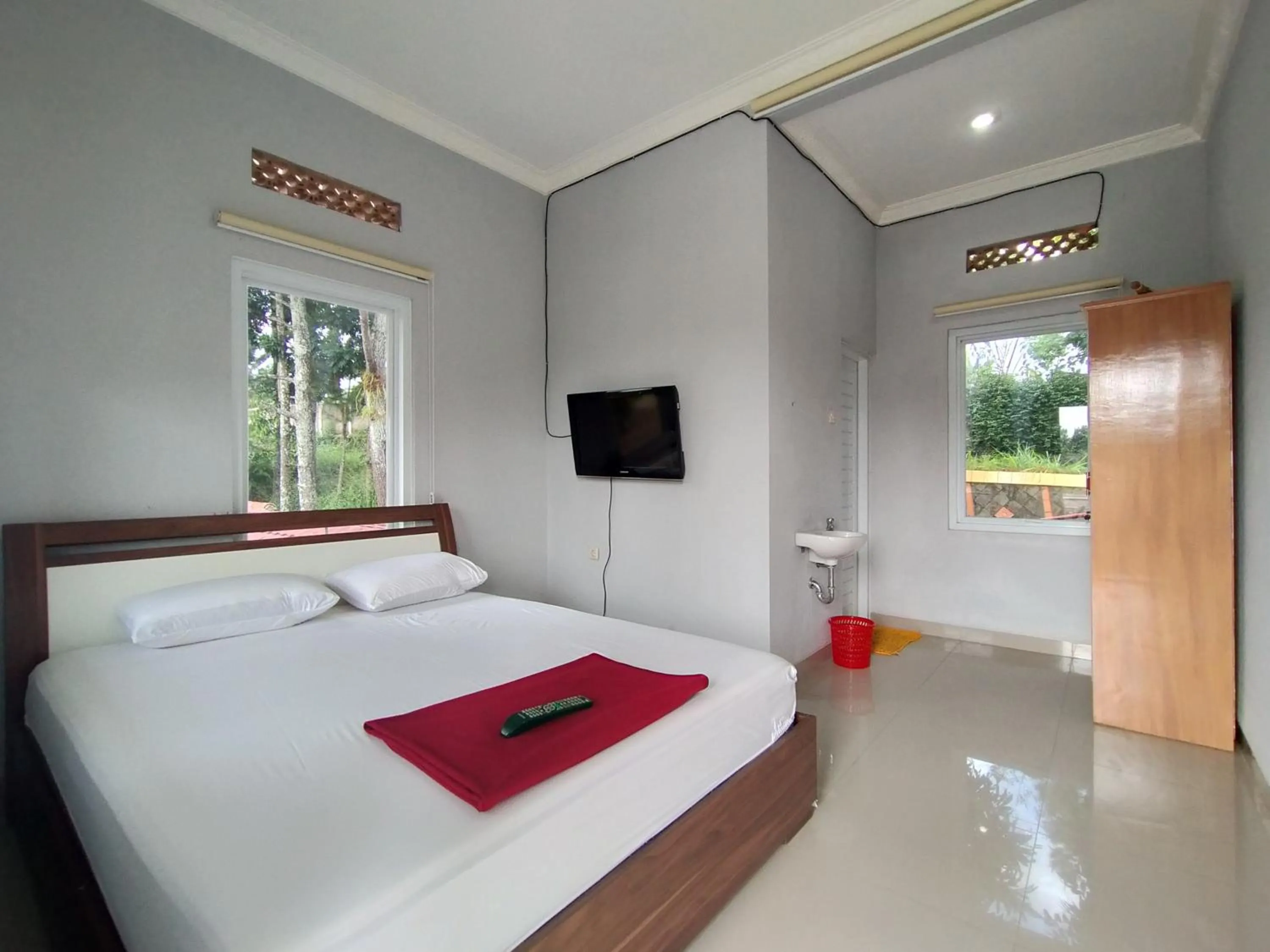 Bed in Villa Batu Tua Puncak Mitra RedDoorz