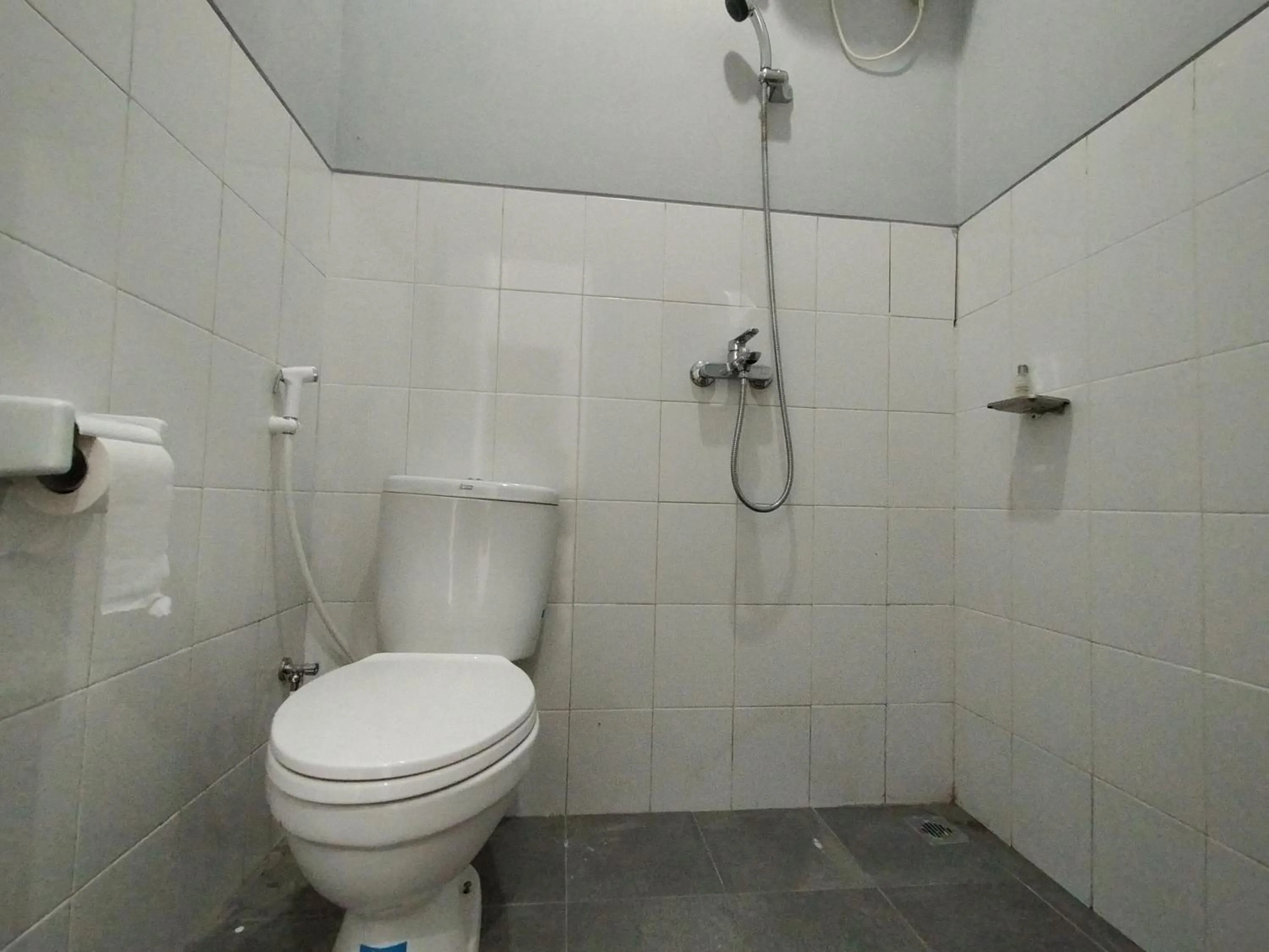 Bathroom in Villa Batu Tua Puncak Mitra RedDoorz