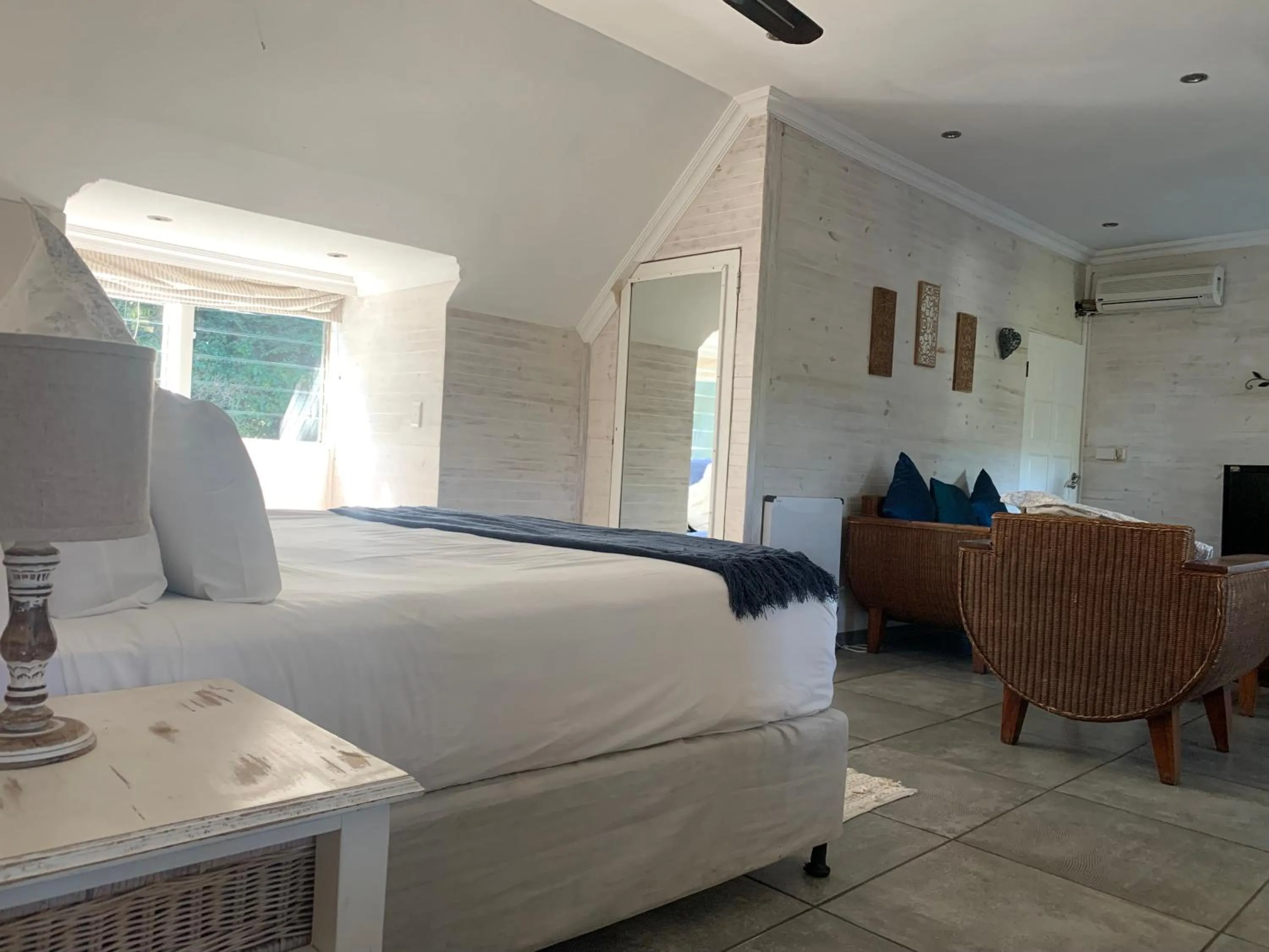 Bed in Umtamvuna River Lodge