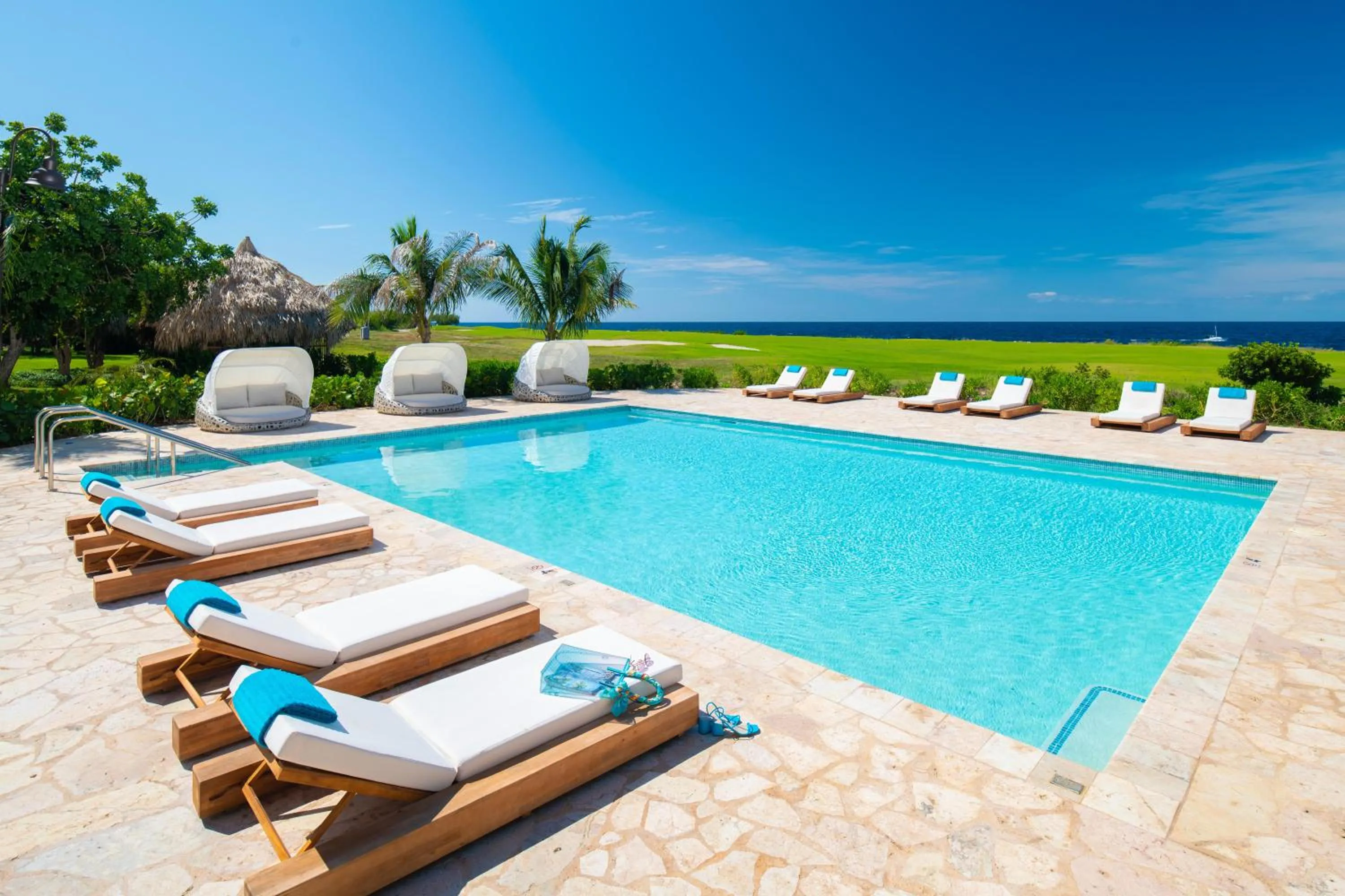 Swimming pool in Sandals Royal Curacao All Inclusive Couples Only