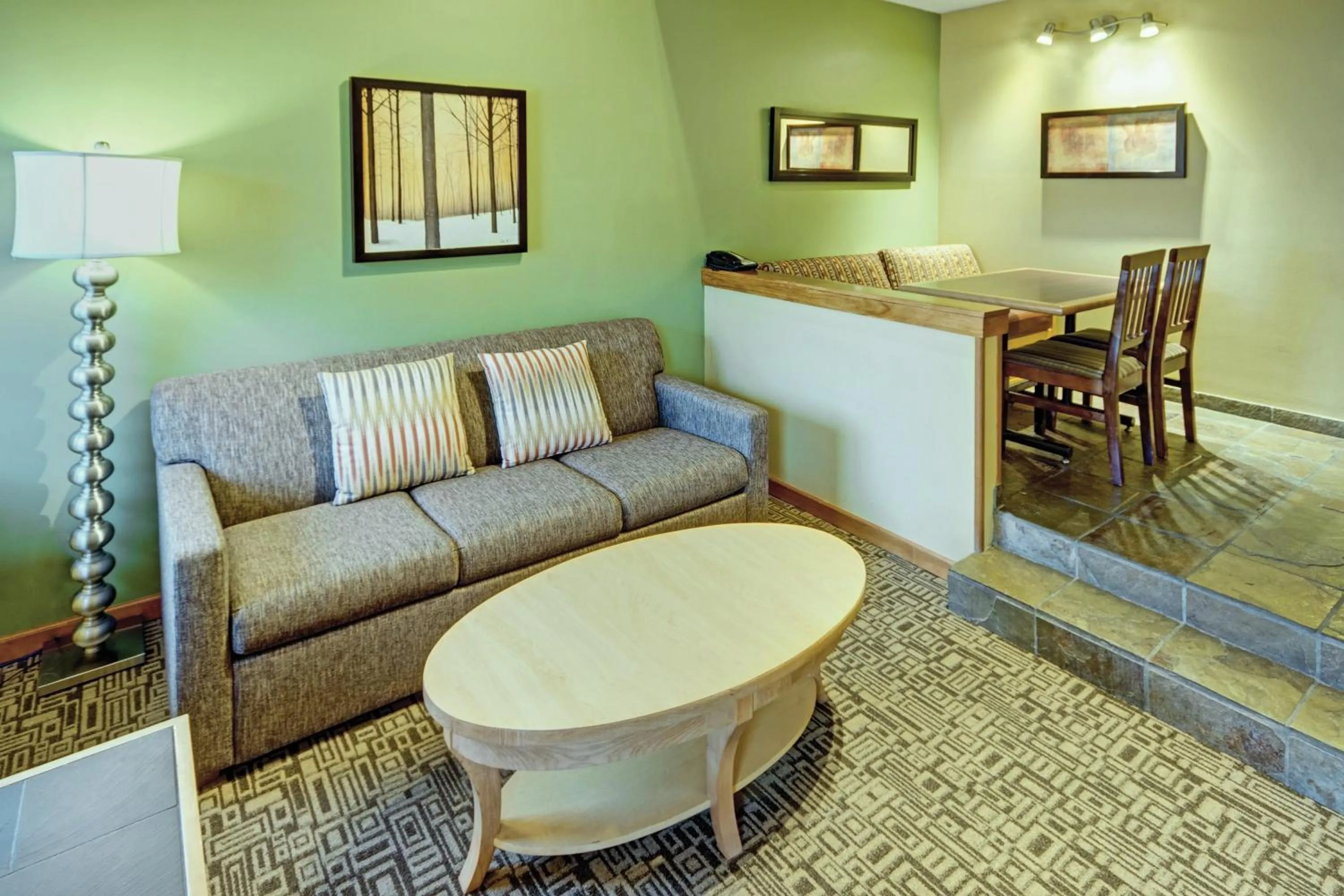 Photo of the whole room in Mountainside Lodge