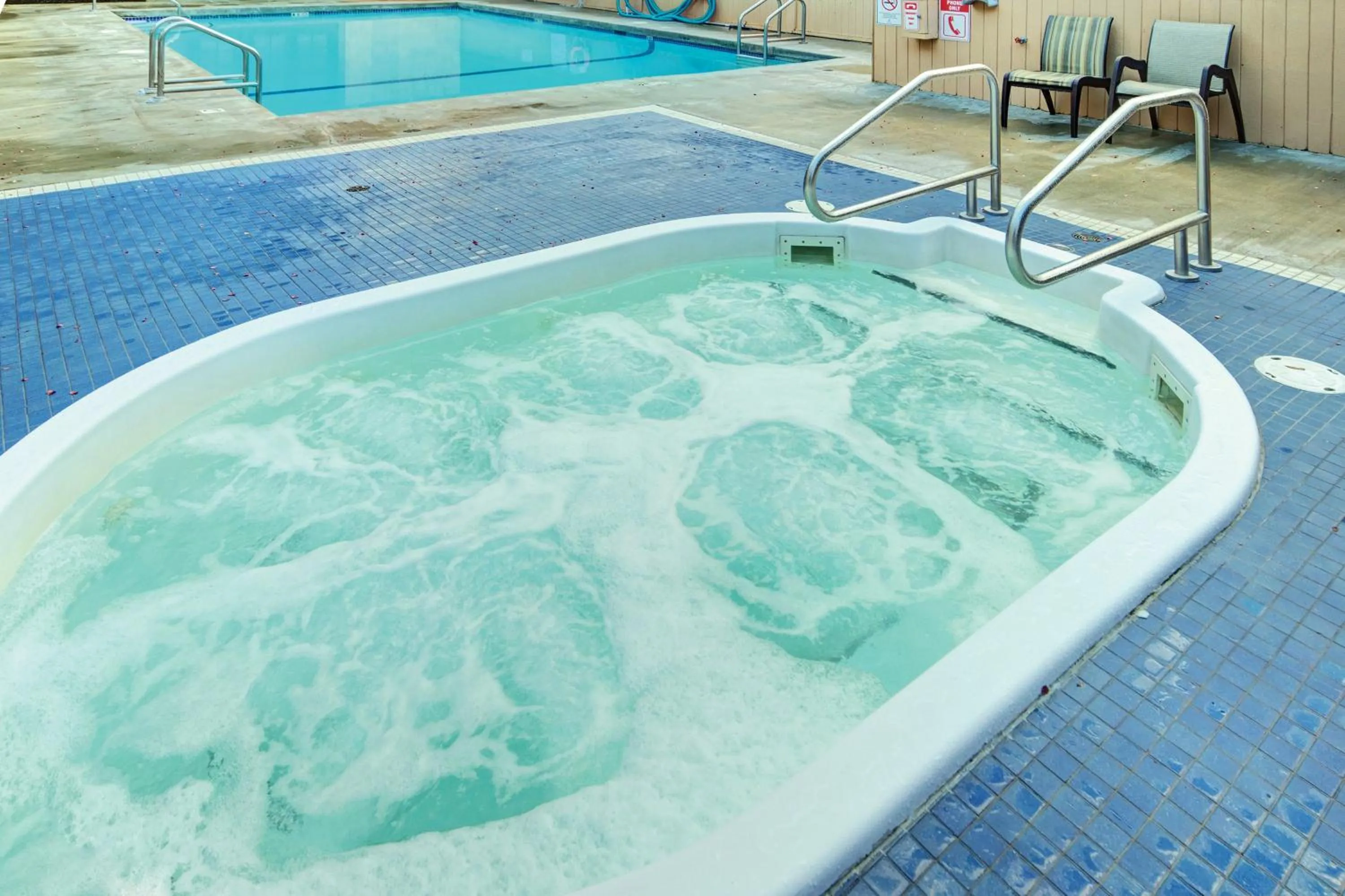 Swimming pool in Mountainside Lodge