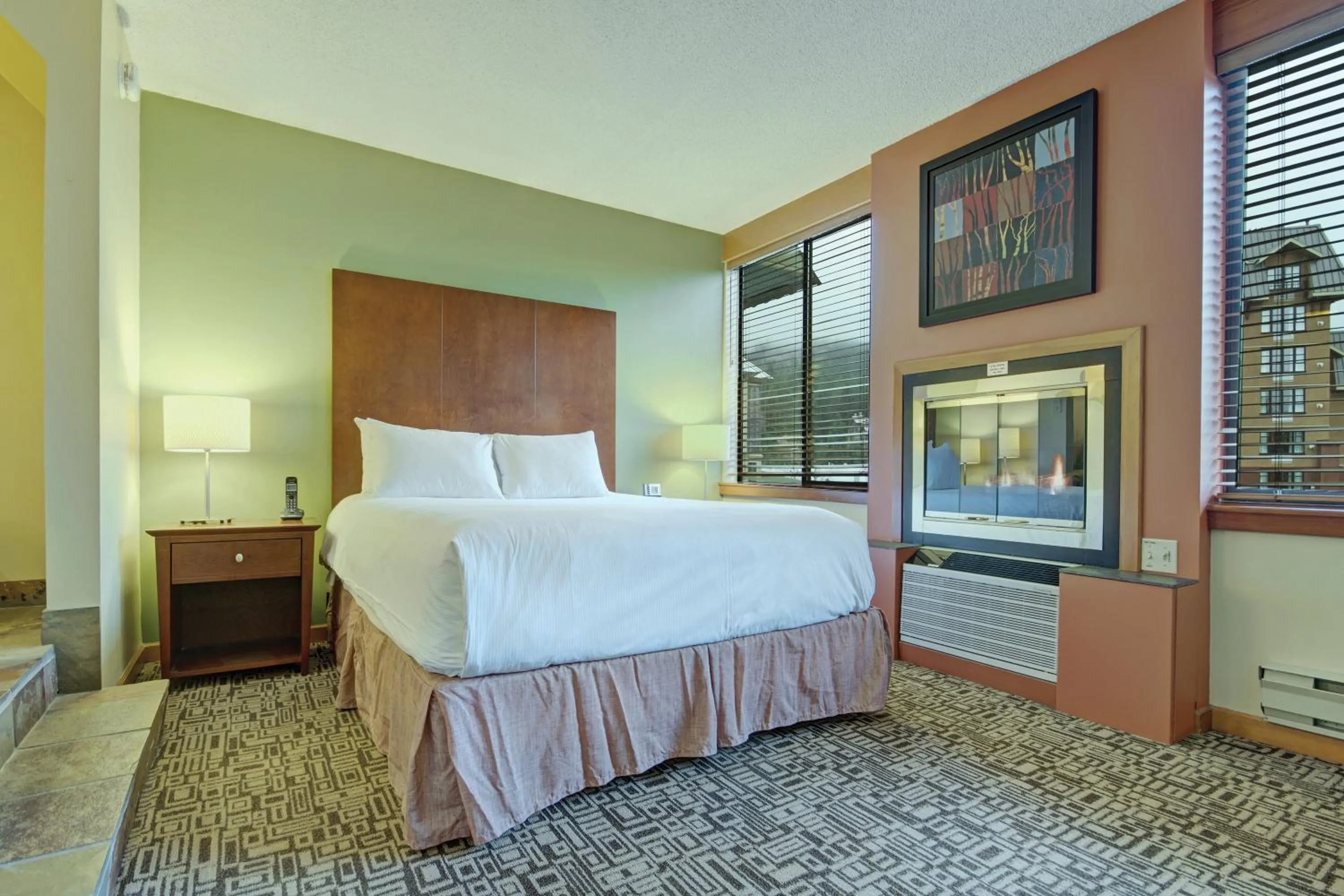 Photo of the whole room in Mountainside Lodge