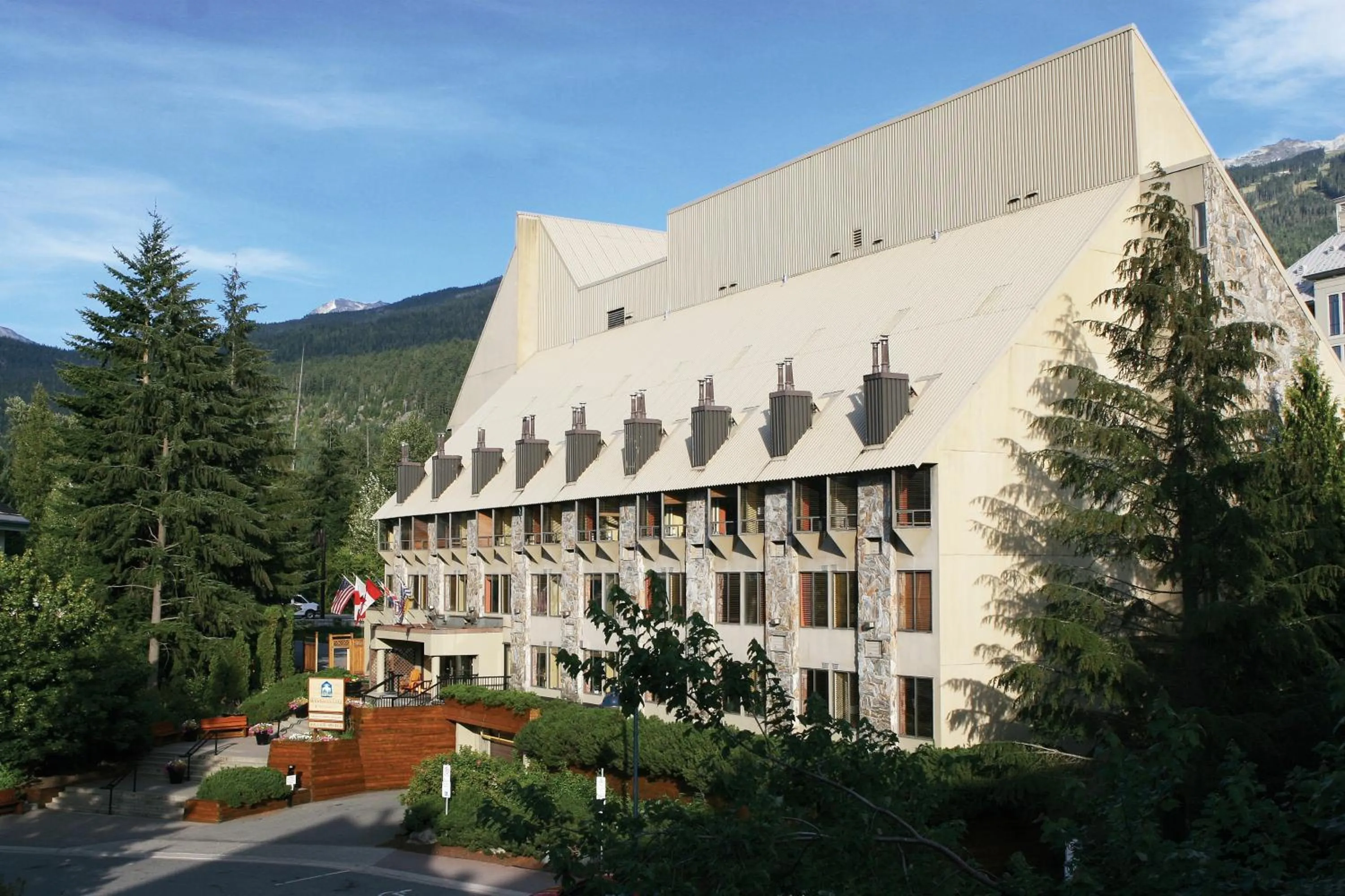 Facade/entrance in Mountainside Lodge