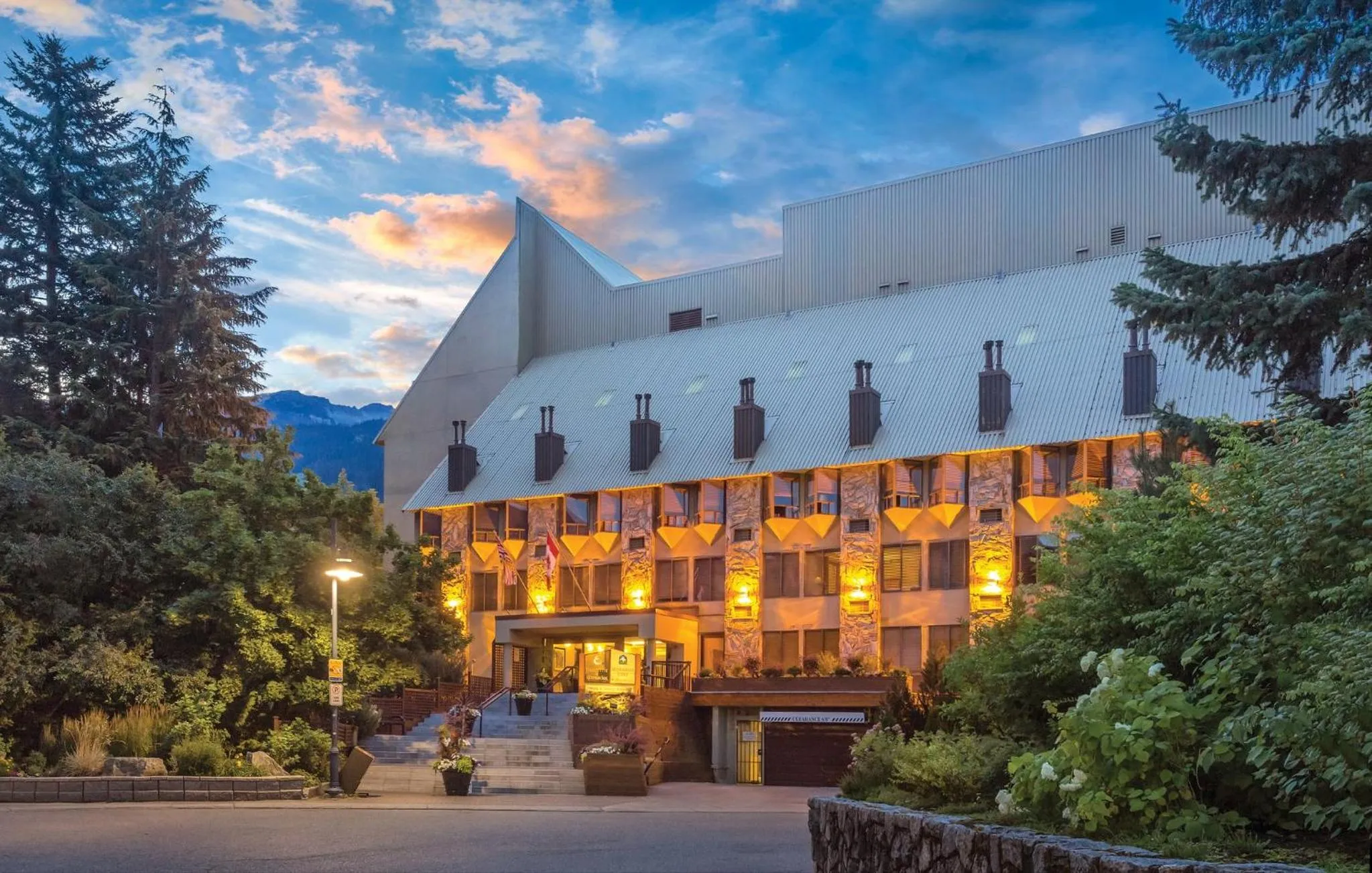 Facade/entrance in Mountainside Lodge