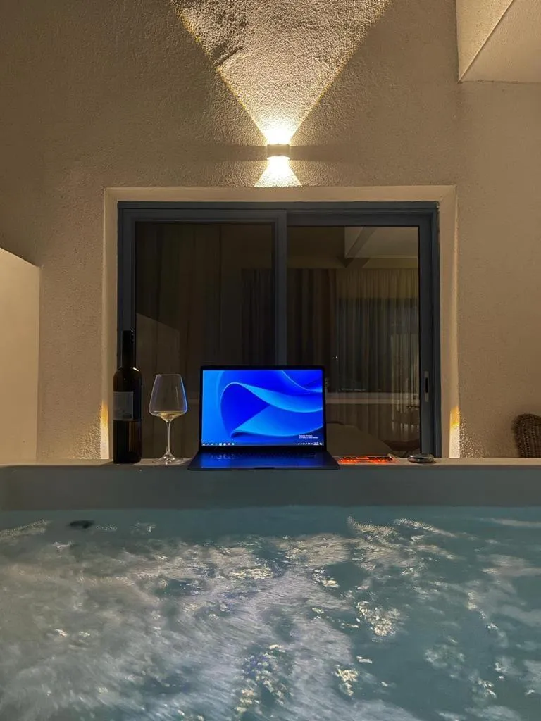 Hot Tub in Narciso Thassos Luxury Suites