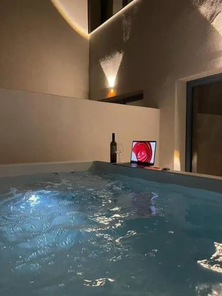 Hot Tub in Narciso Thassos Luxury Suites