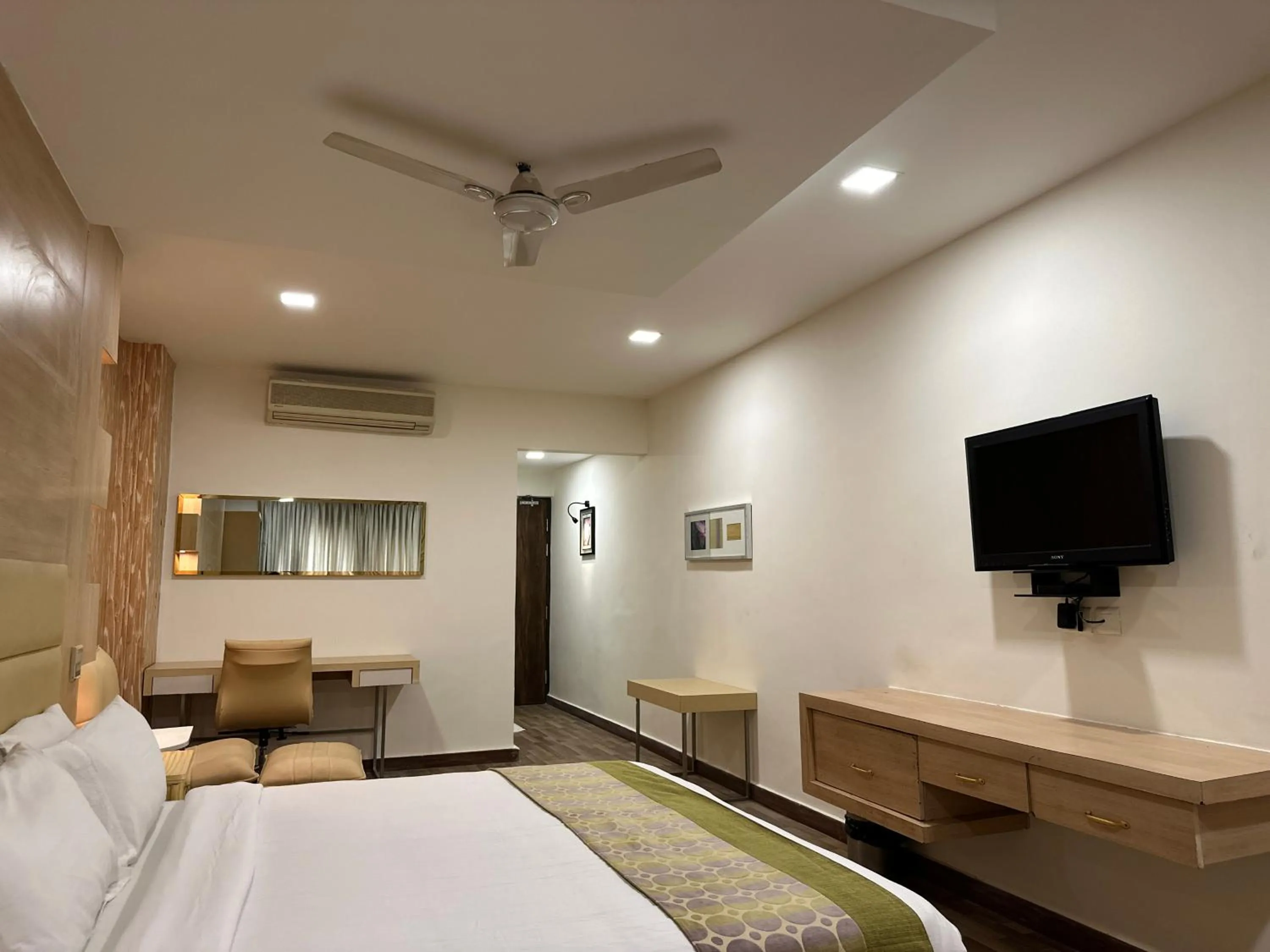 TV and multimedia, Bed in Heritage Residency By Lemongrove Hospitality