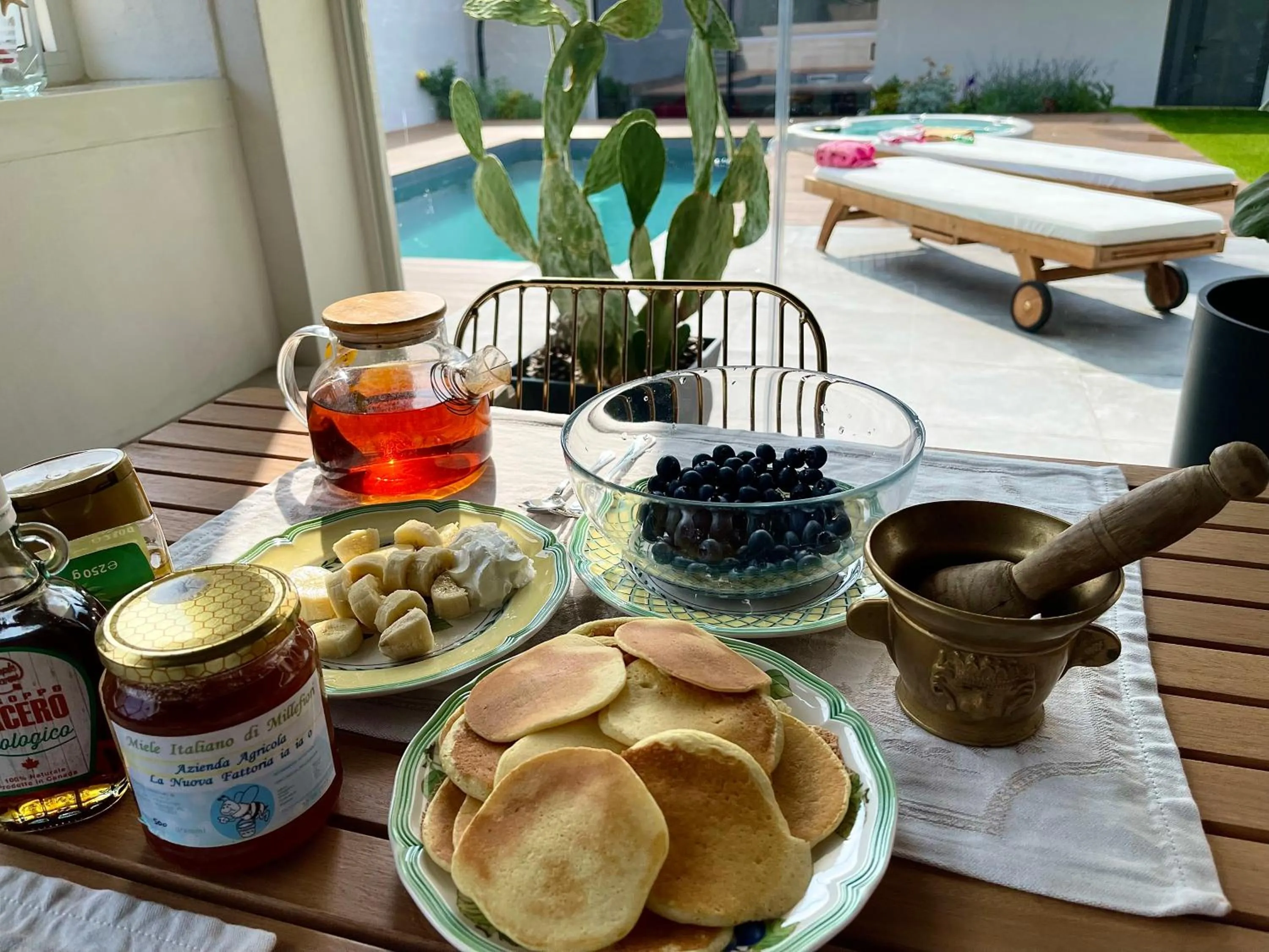 Breakfast in Other Garden - Luxury Bed and Breakfast