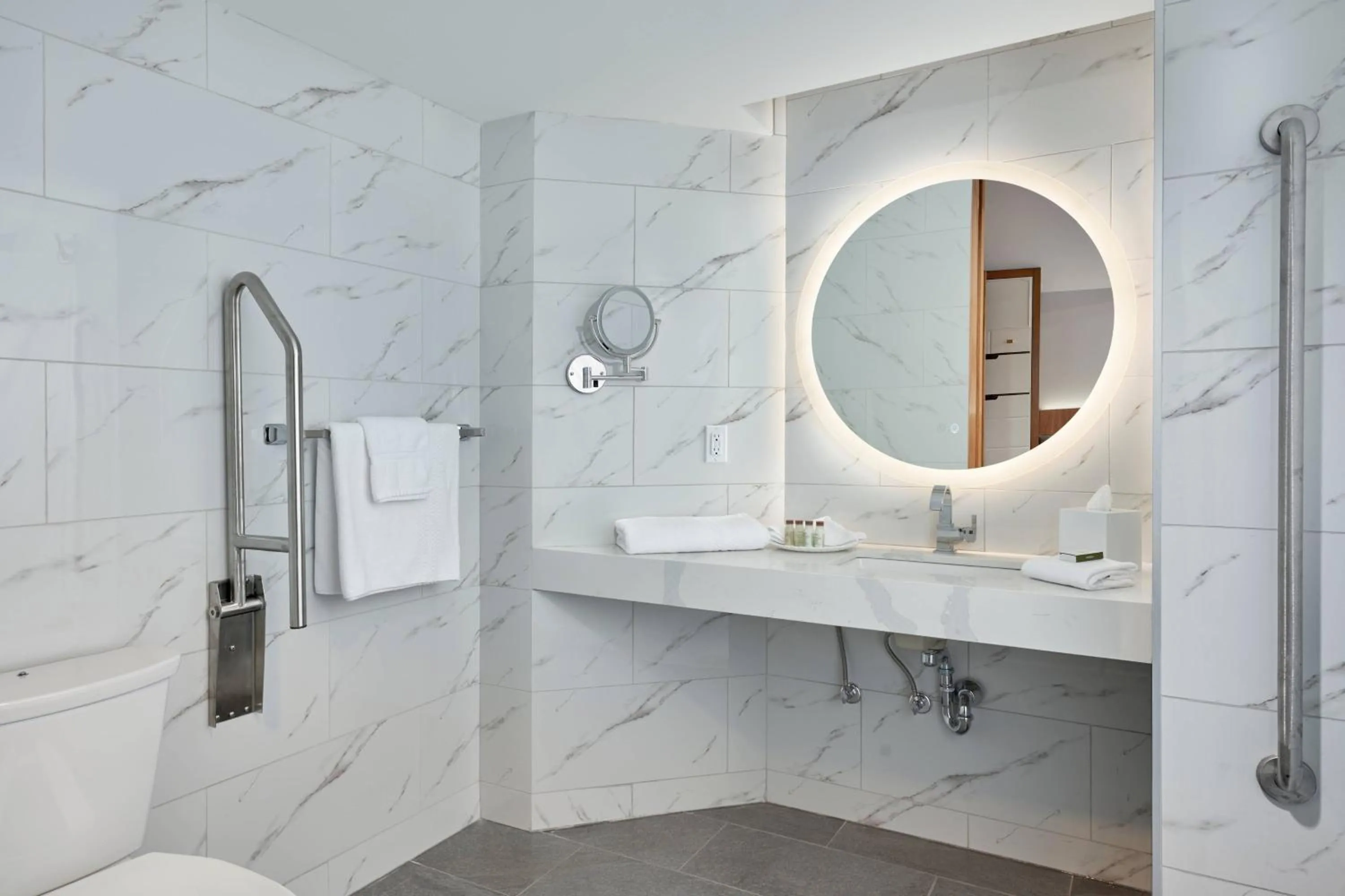 Bathroom in Metropolitan Hotel Vancouver