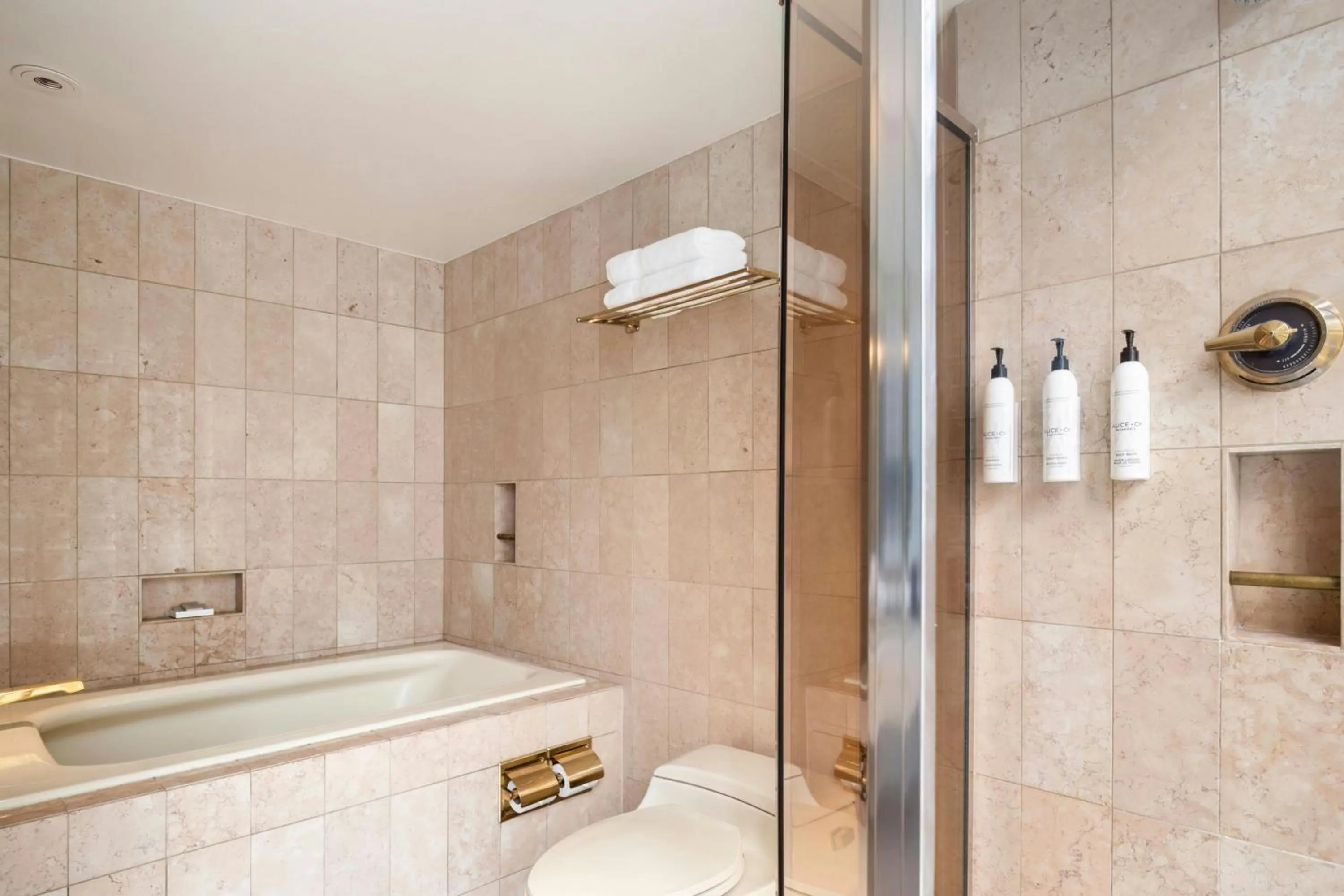 Bathroom in Metropolitan Hotel Vancouver