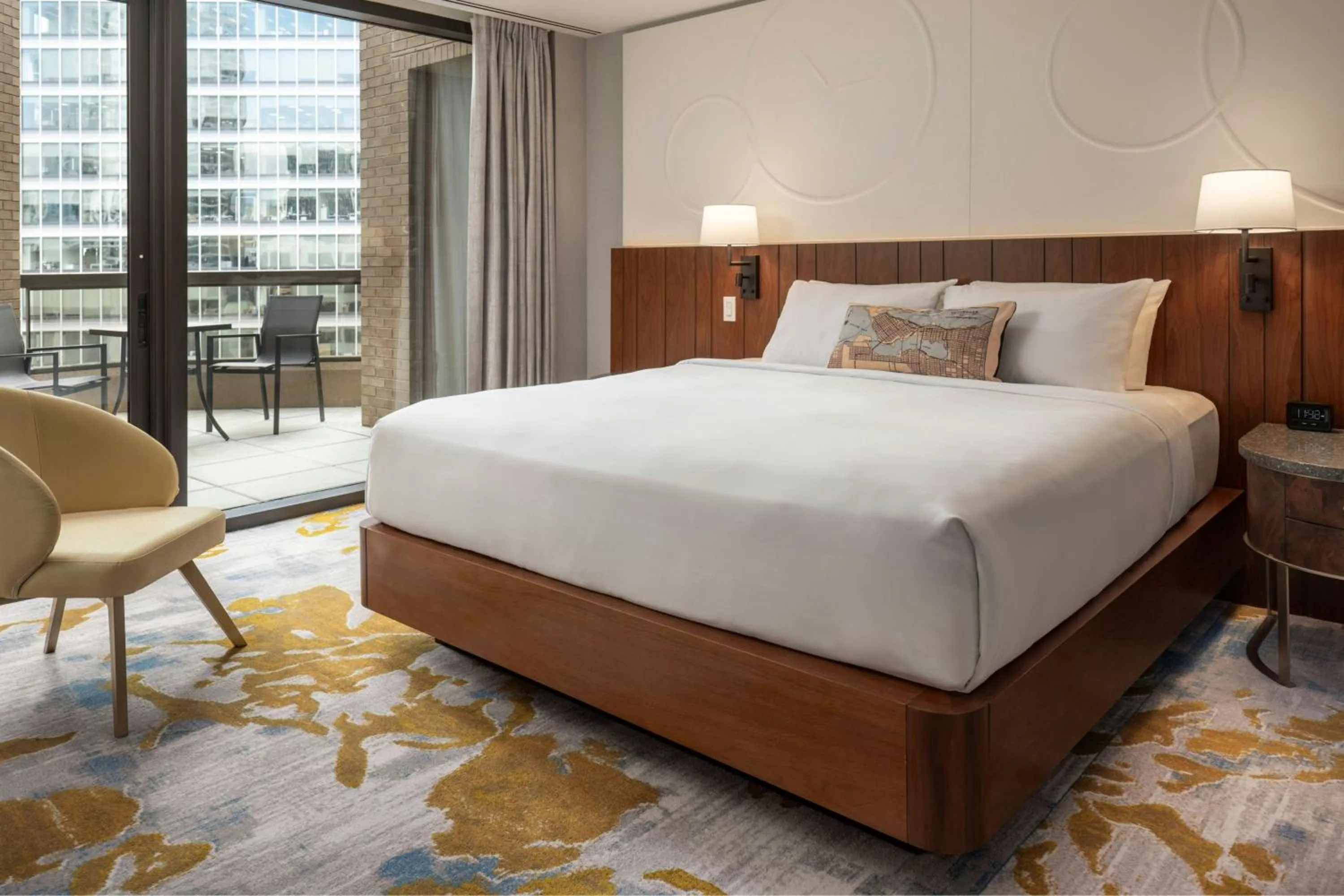 Bedroom, Bed in Metropolitan Hotel Vancouver