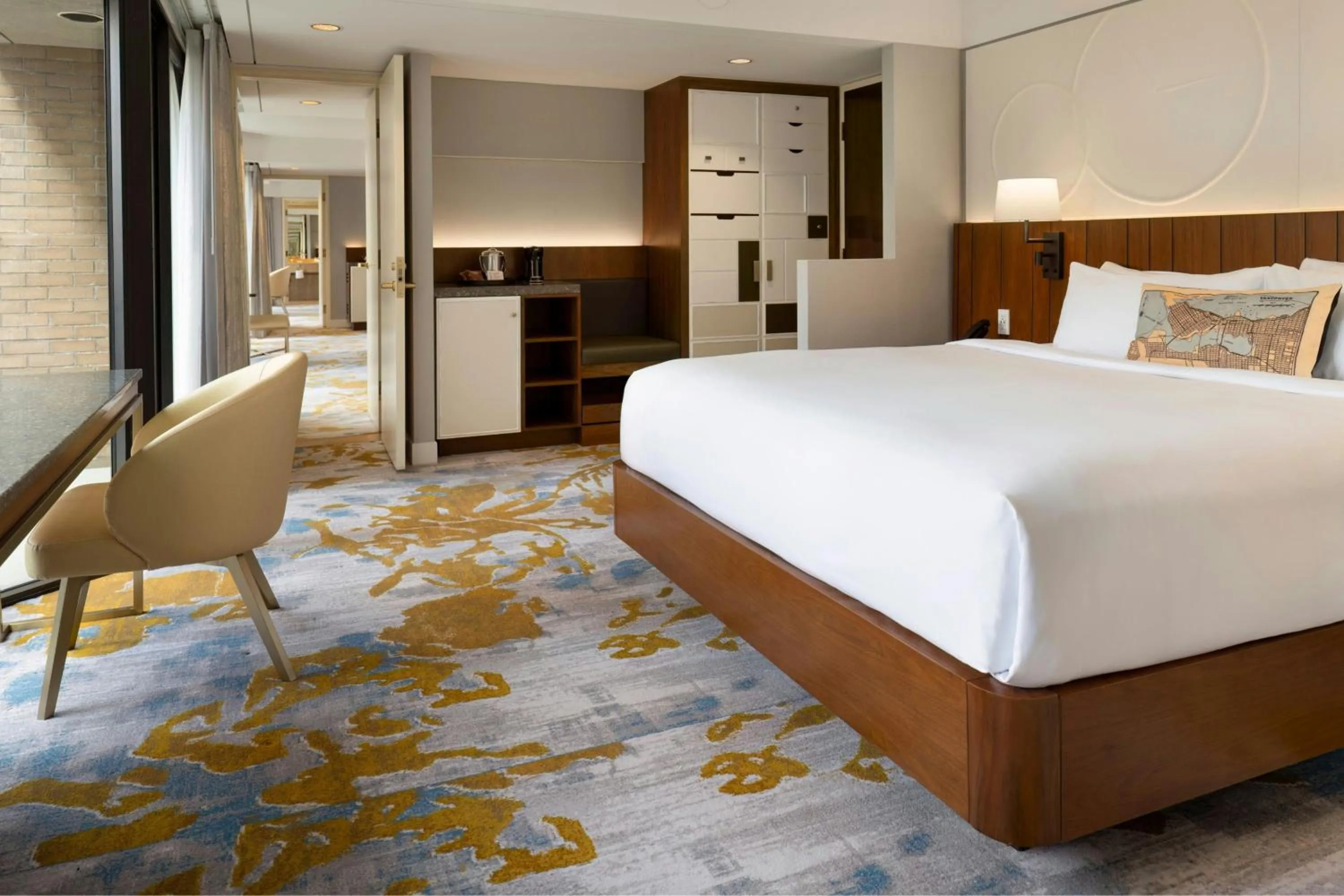 Bedroom, Bed in Metropolitan Hotel Vancouver