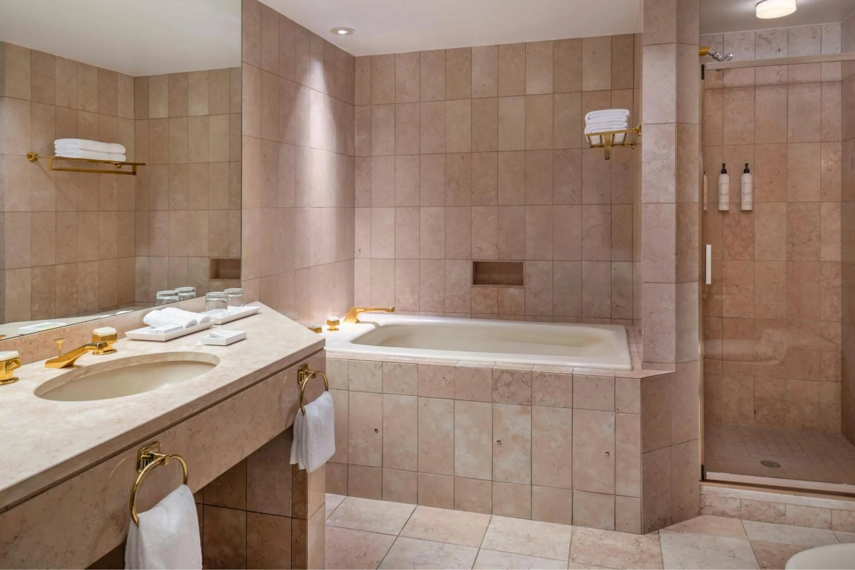 Bathroom in Metropolitan Hotel Vancouver