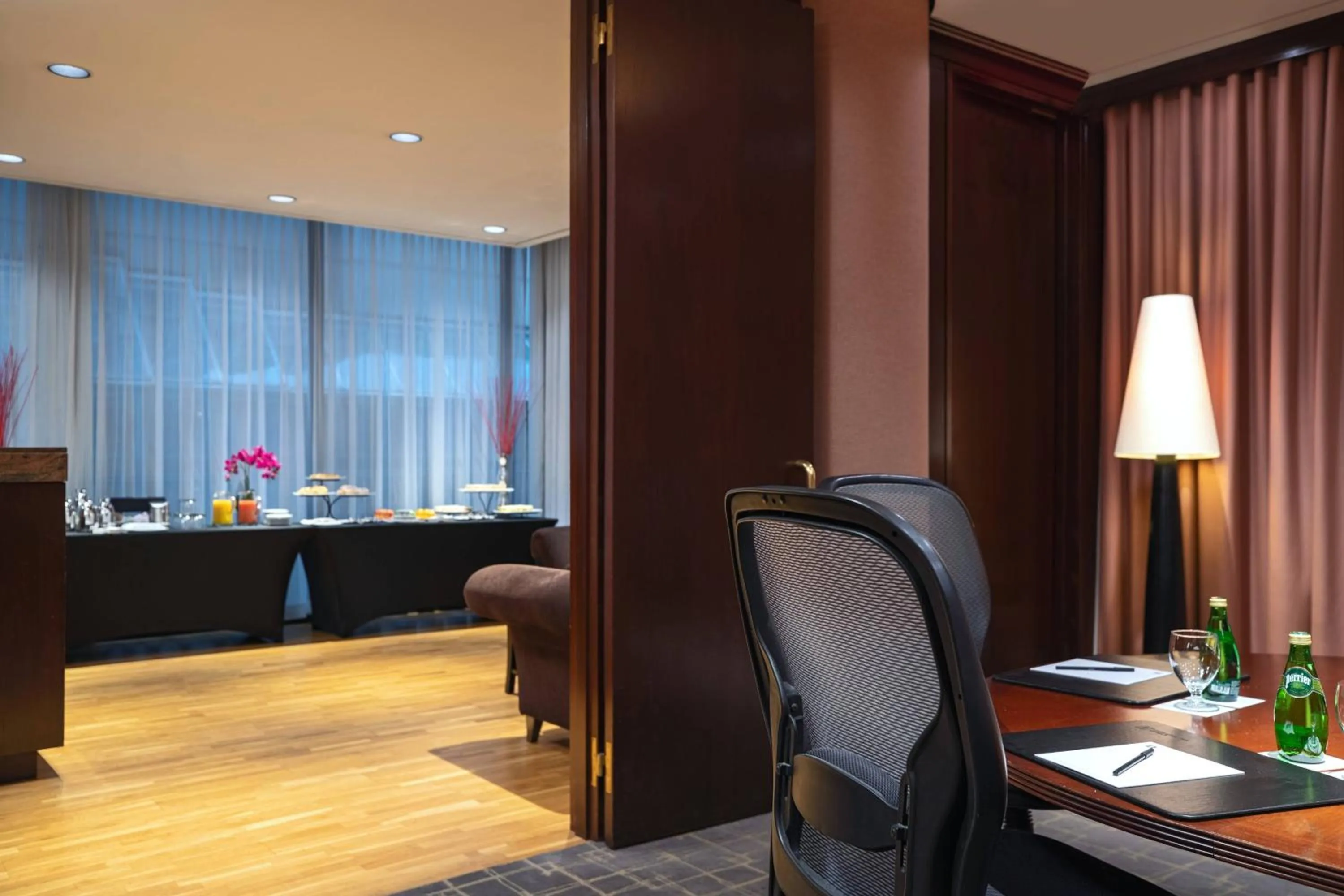 Meeting/conference room in Metropolitan Hotel Vancouver
