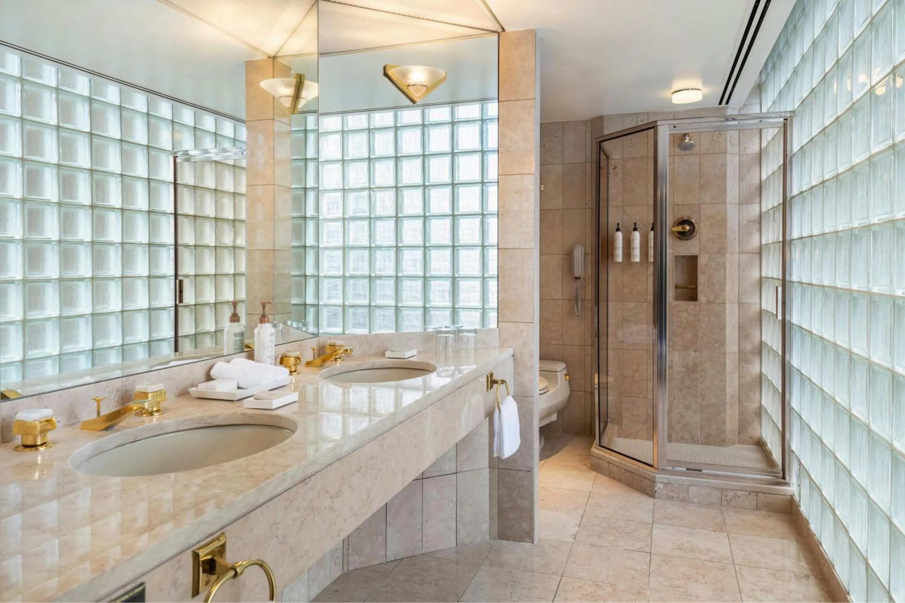 Bathroom in Metropolitan Hotel Vancouver