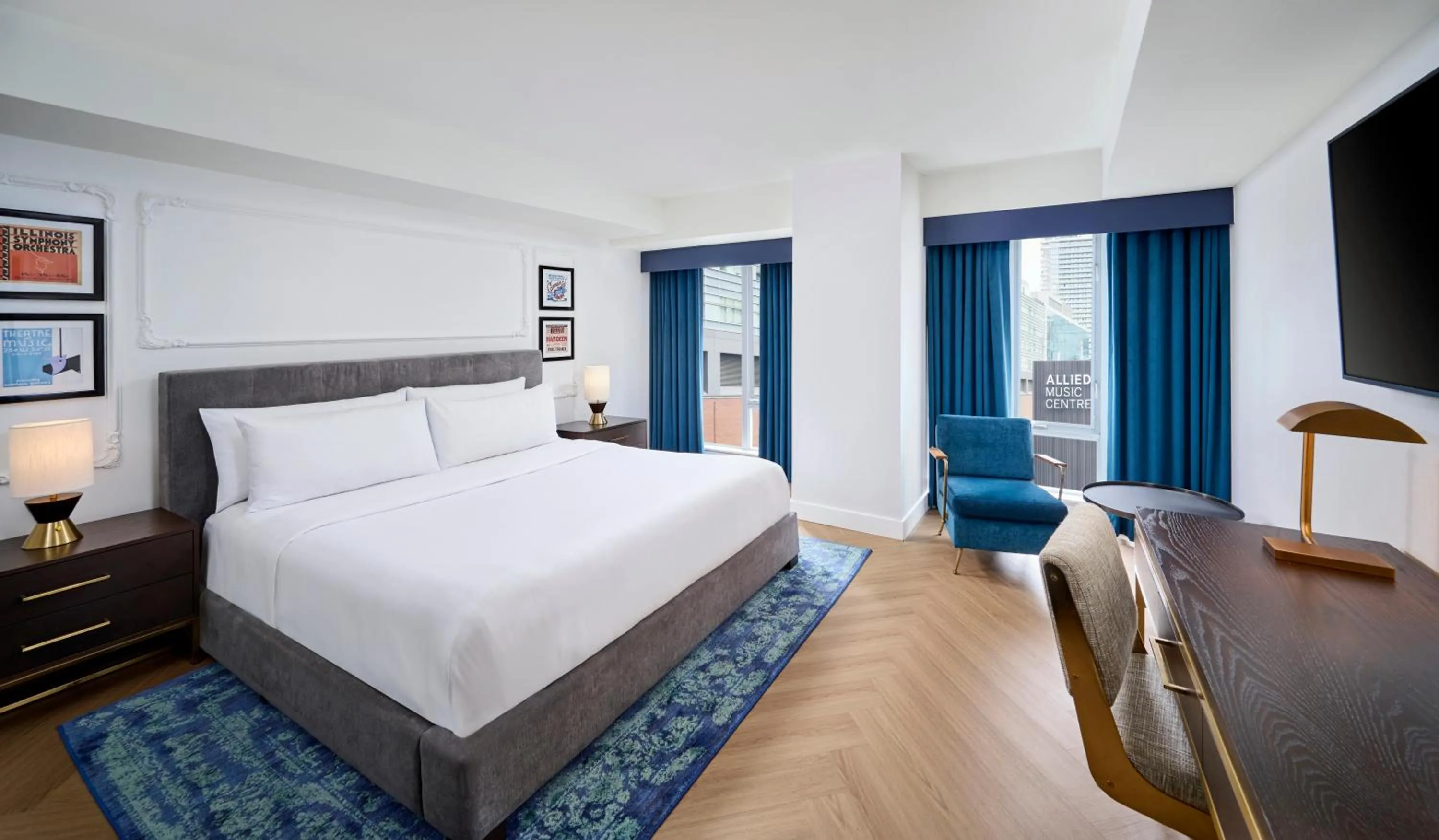 Bedroom, Bed in Pantages Hotel Toronto Centre