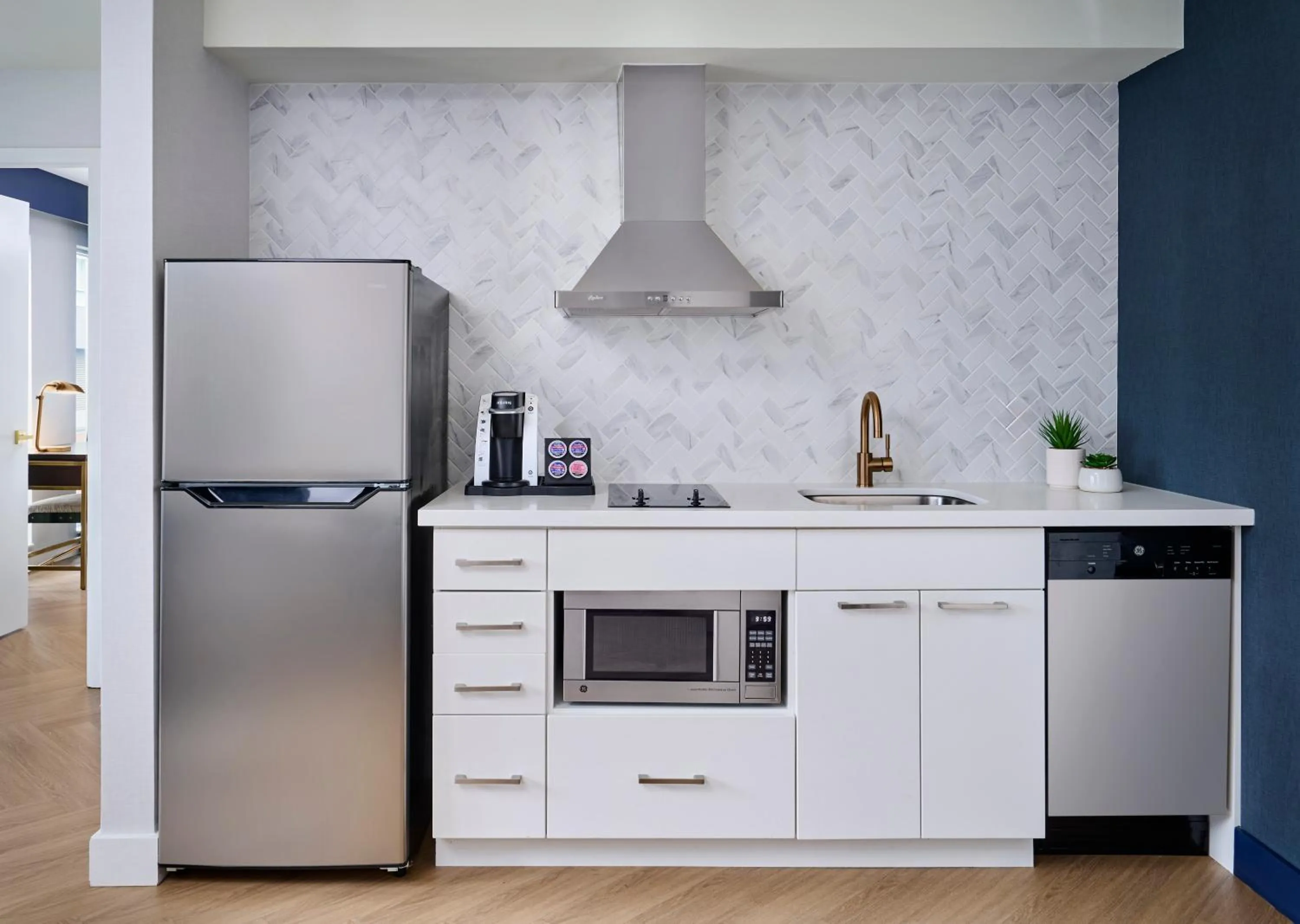 kitchen in Pantages Hotel Toronto Centre