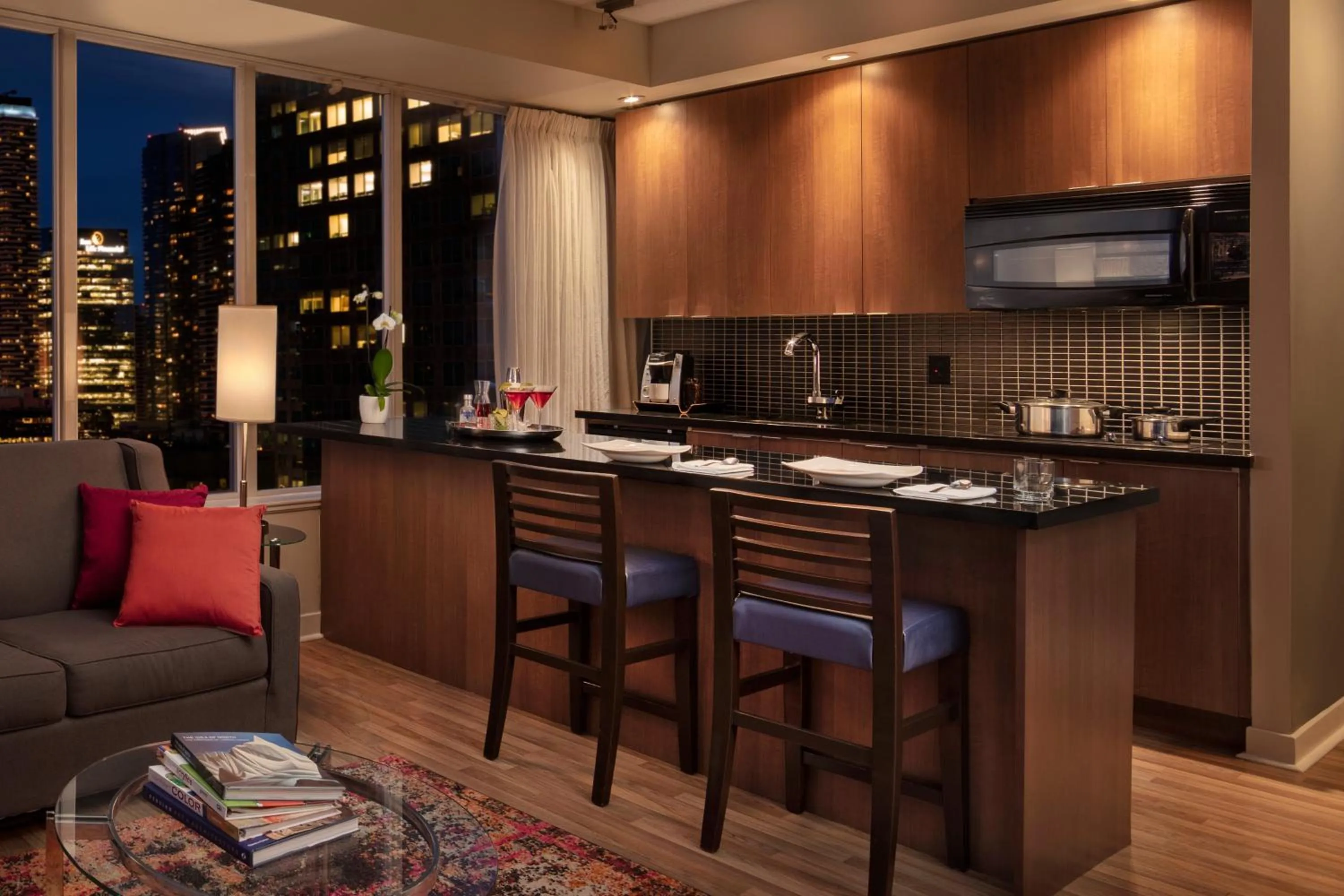 Kitchen or kitchenette in Executive Hotel Cosmopolitan Toronto