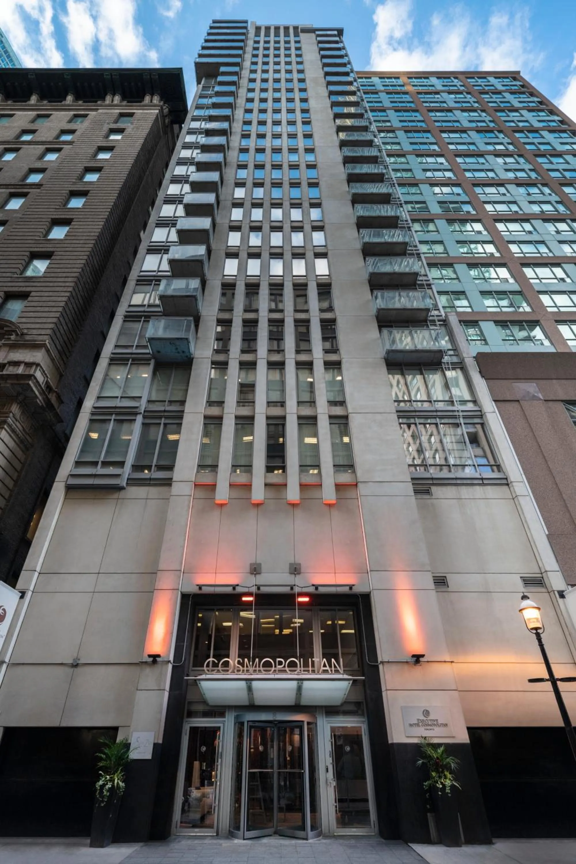 Facade/entrance in Executive Hotel Cosmopolitan Toronto