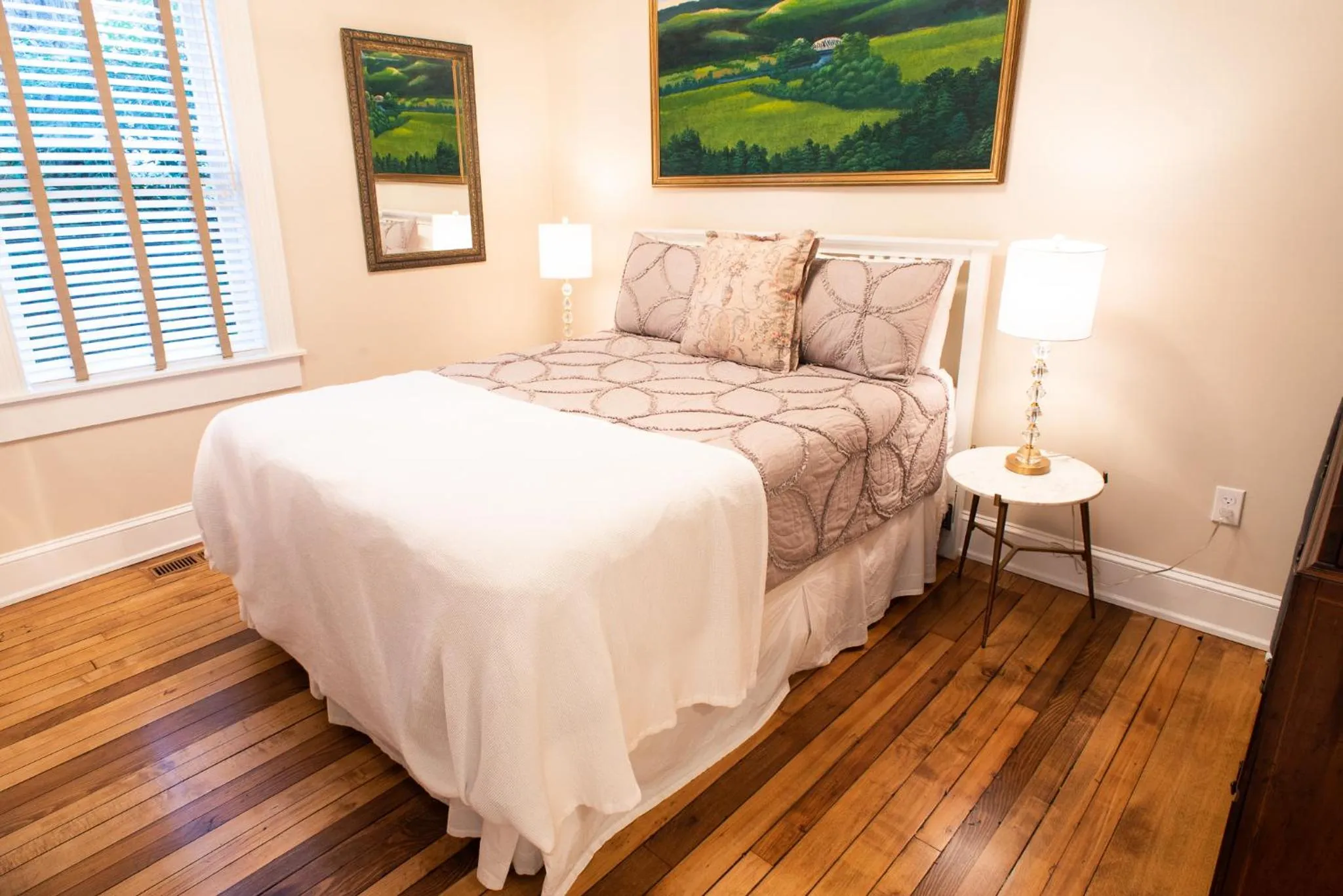 Bed in Washington Street Quarters