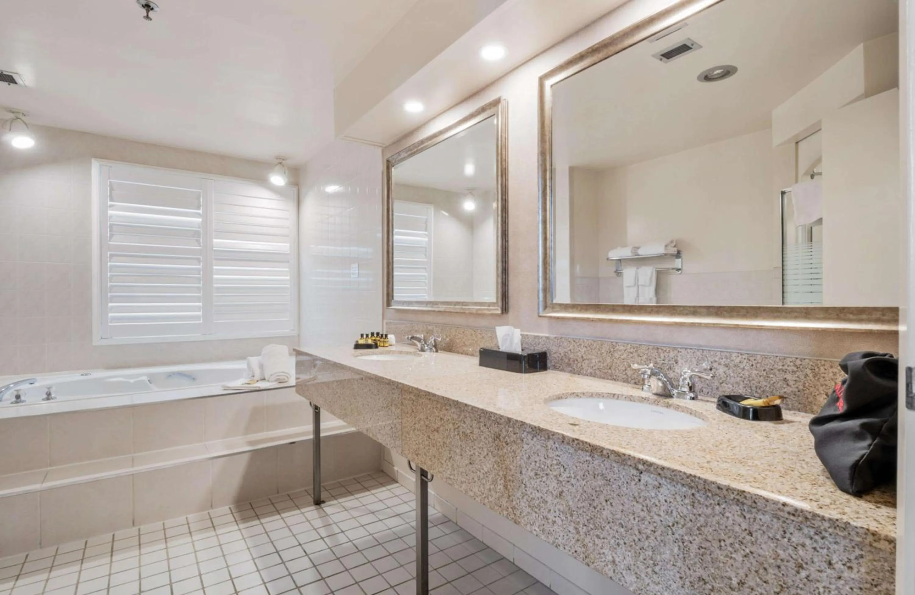 Bathroom in Best Western Plus Cairn Croft Hotel