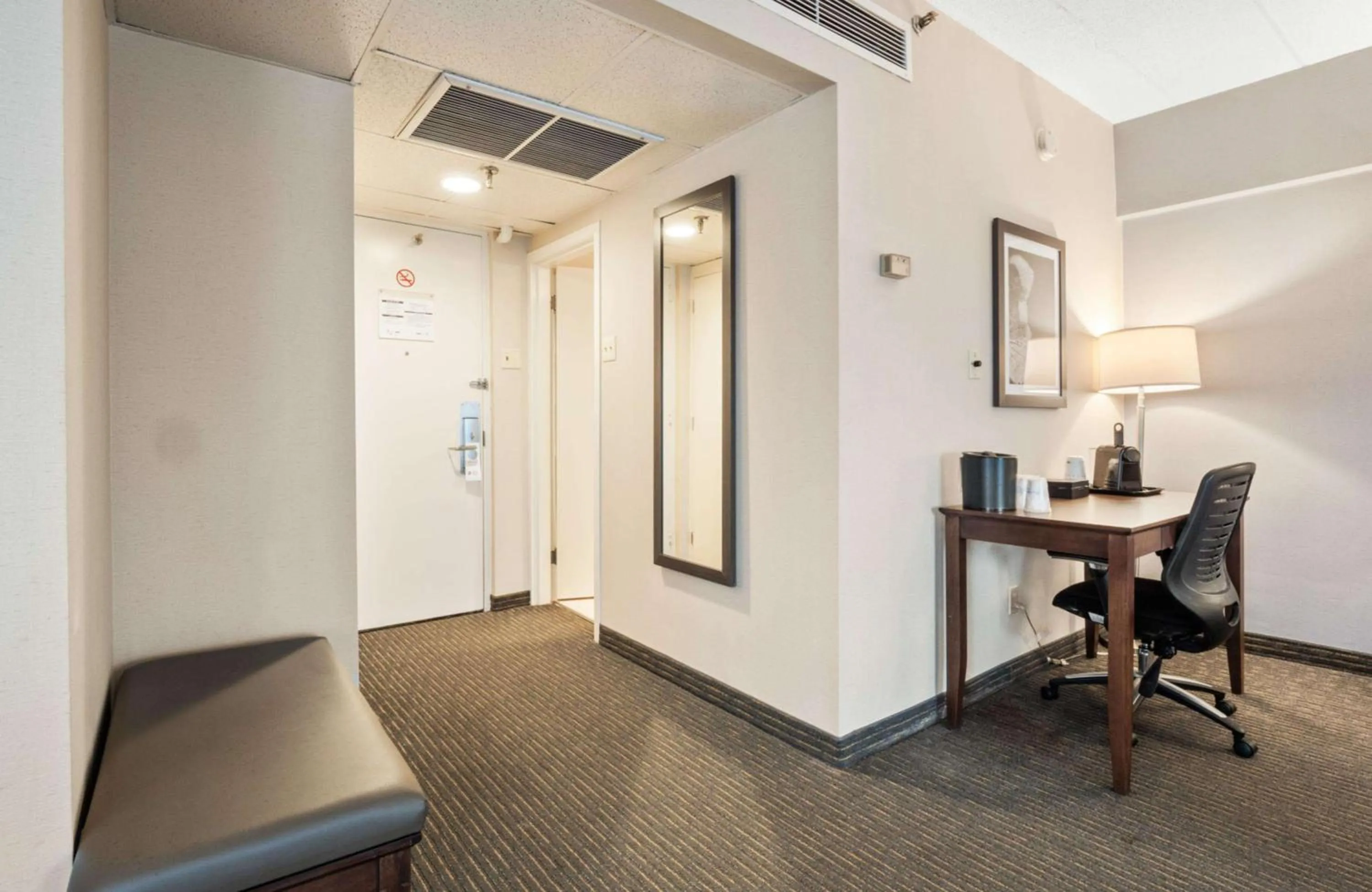 Bedroom in Best Western Plus Cairn Croft Hotel