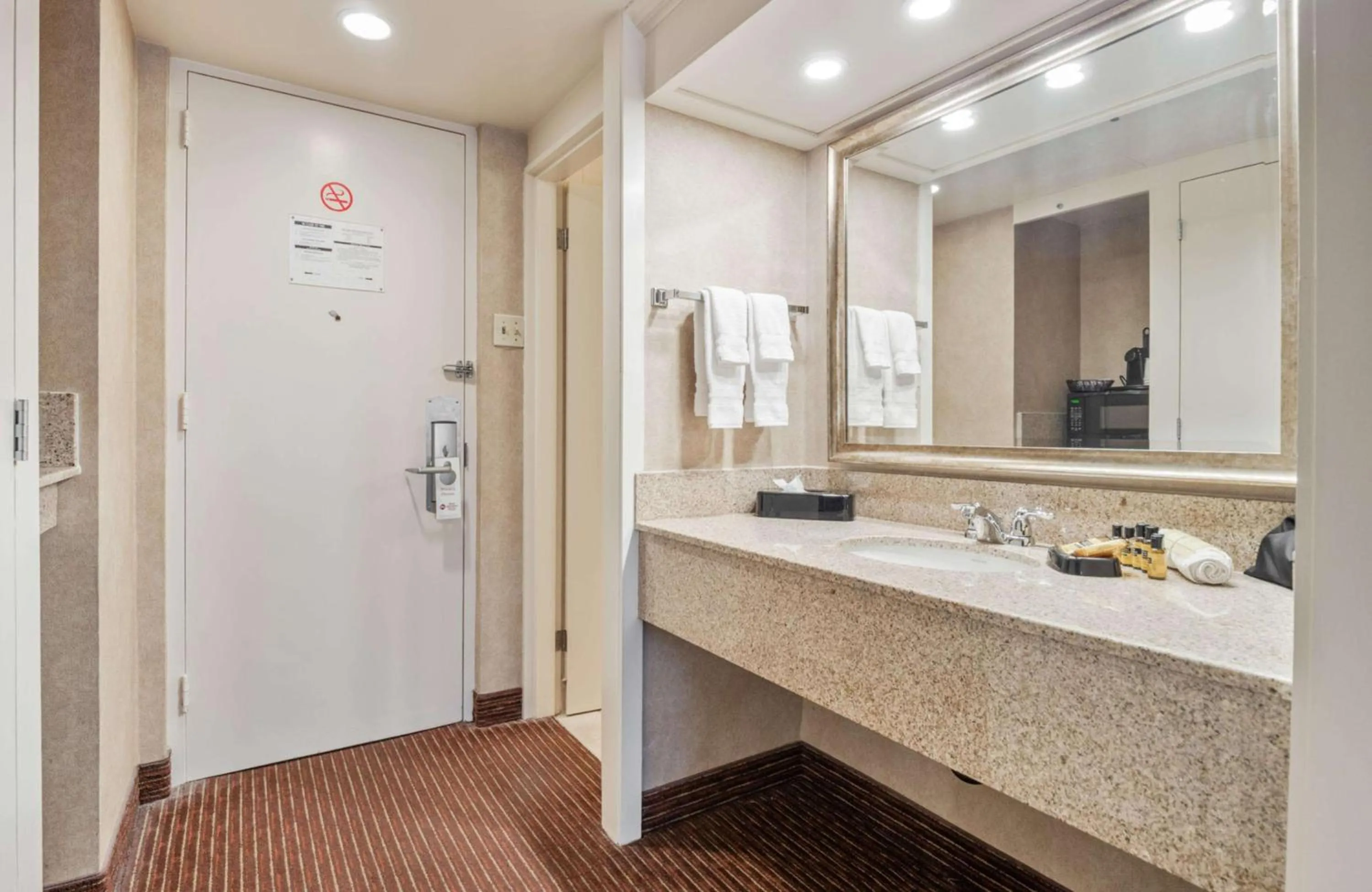 Bathroom in Best Western Plus Cairn Croft Hotel