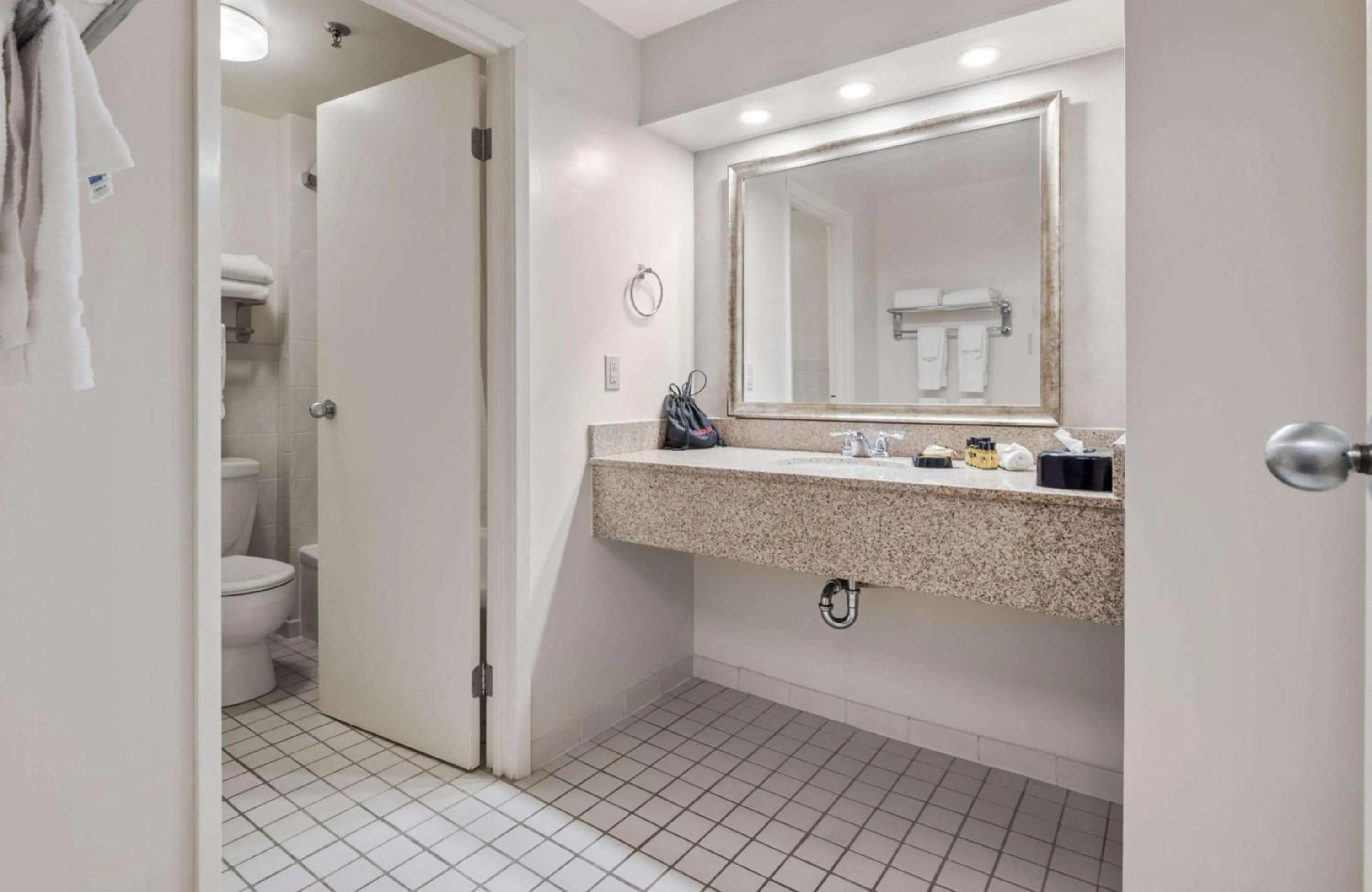 Bathroom in Best Western Plus Cairn Croft Hotel