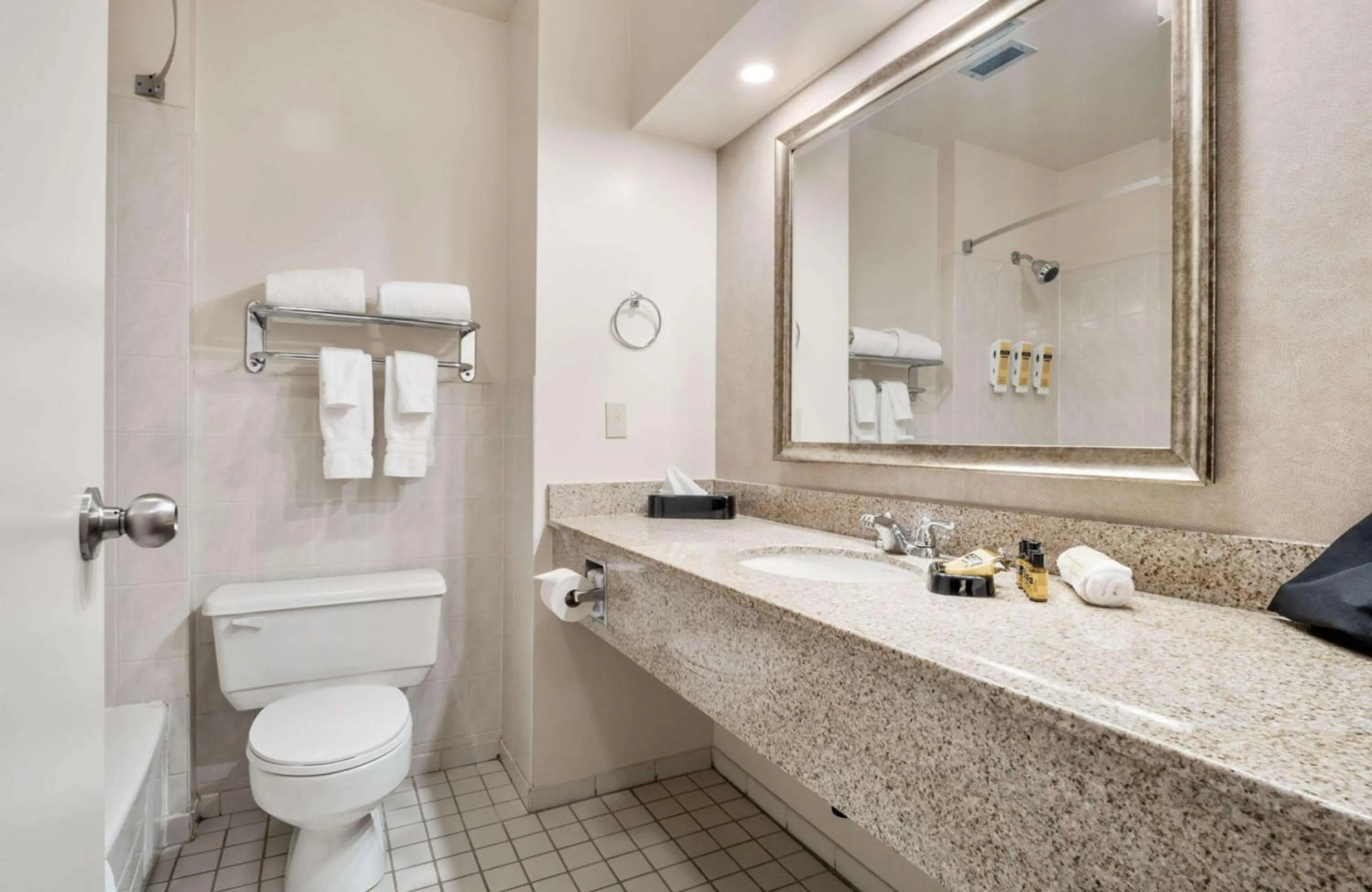 Bathroom in Best Western Plus Cairn Croft Hotel