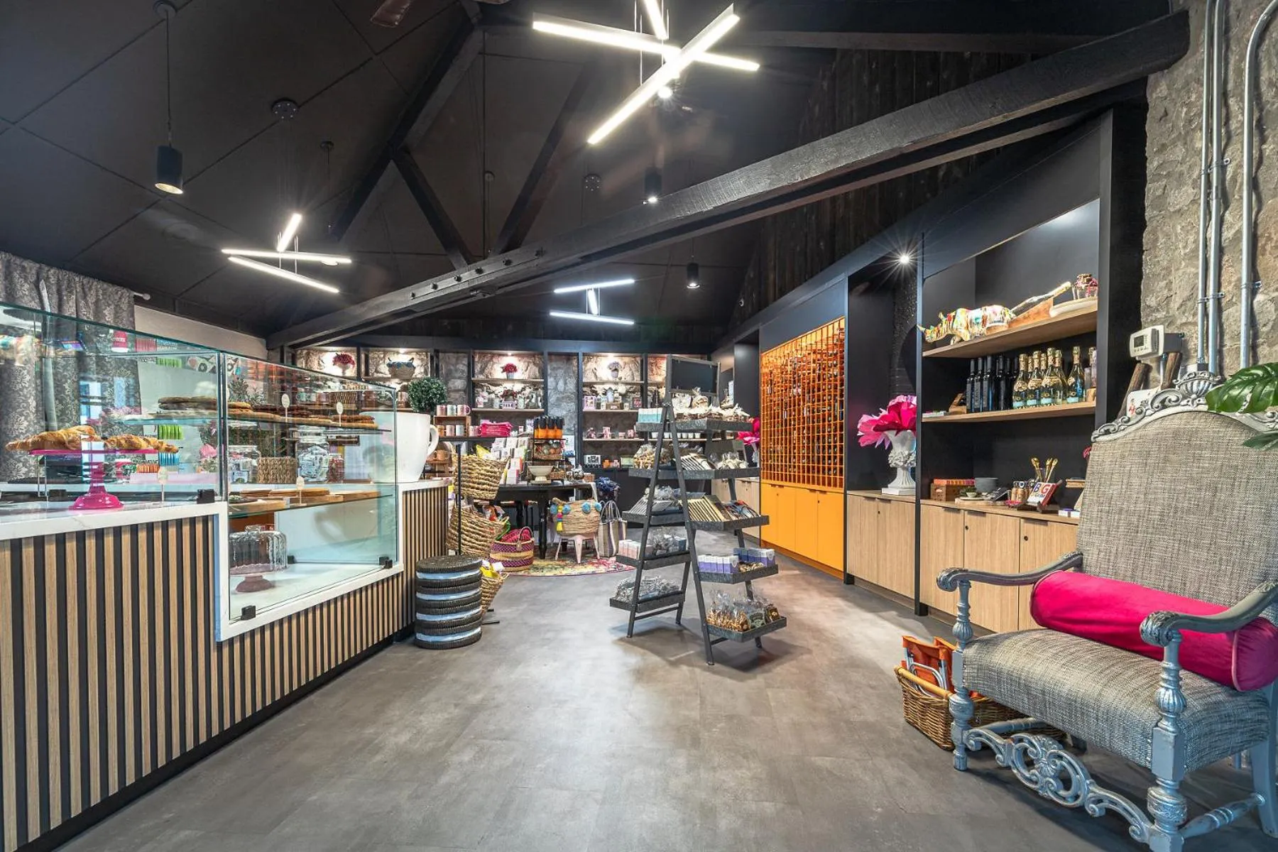 On-site shops in Old Stone Inn Boutique Hotel