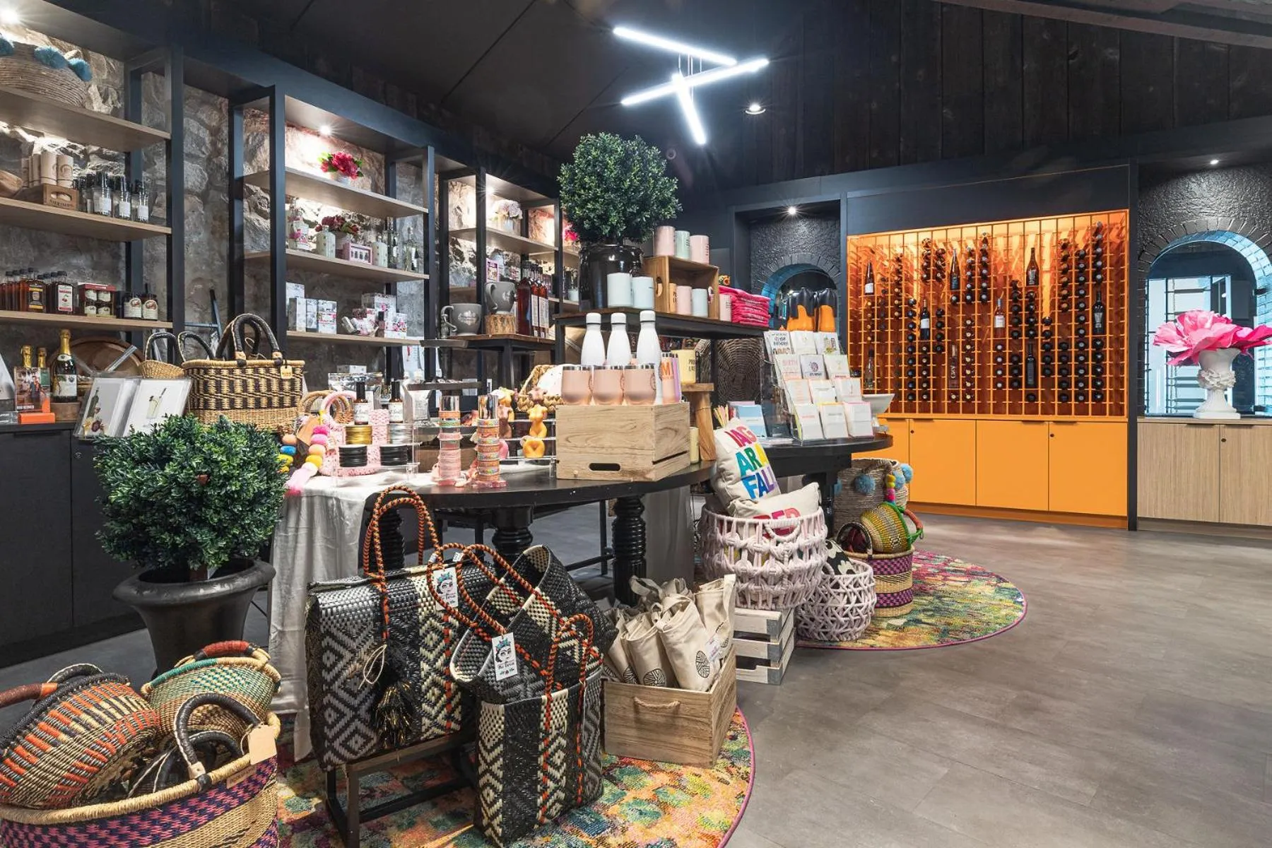 On-site shops in Old Stone Inn Boutique Hotel