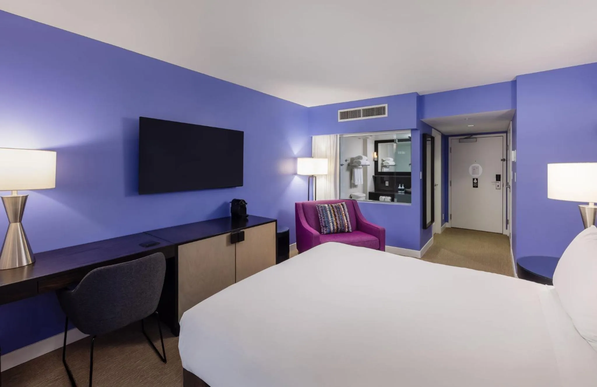 Photo of the whole room, Bed in OPUS Vancouver