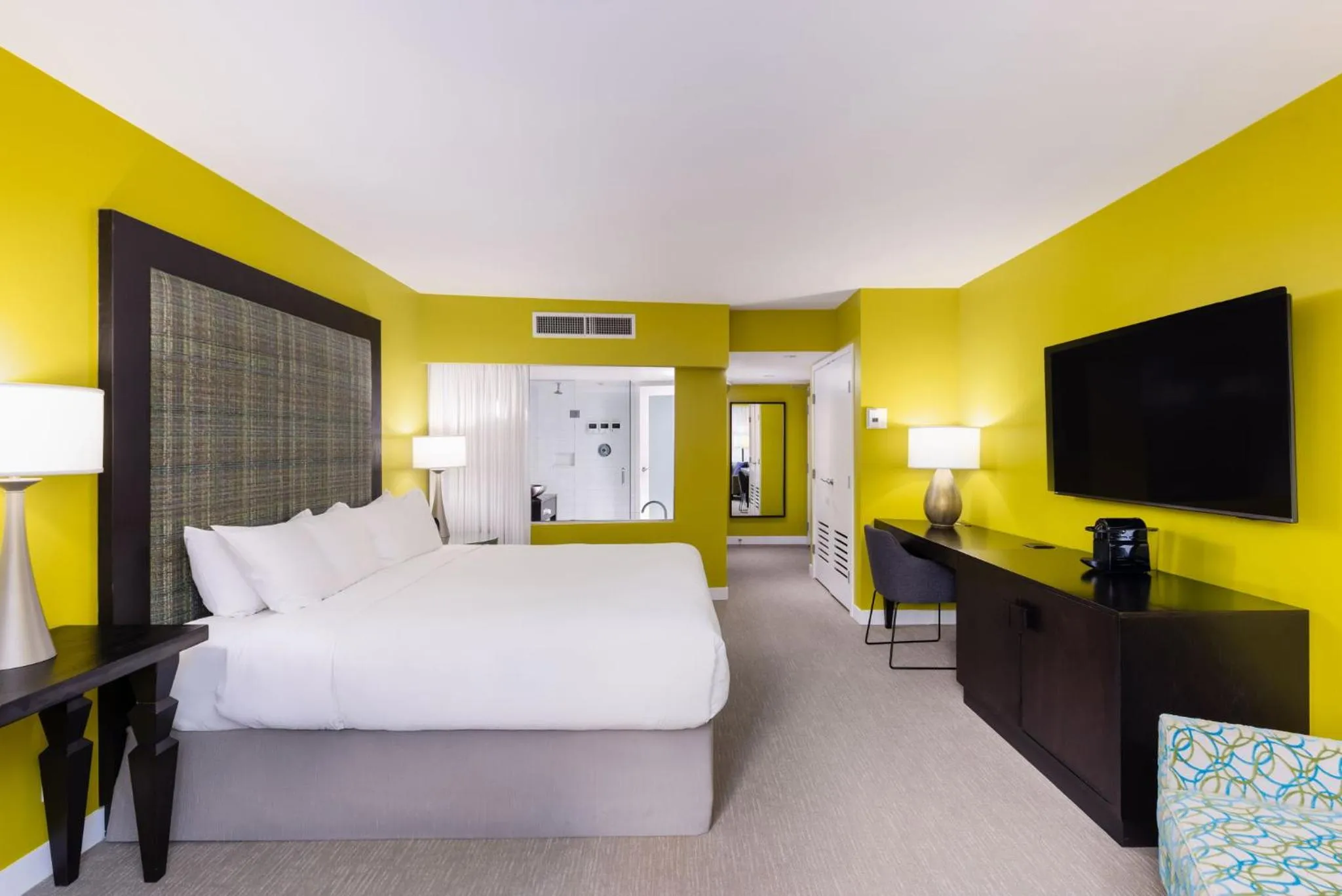 Photo of the whole room, Bed in OPUS Vancouver