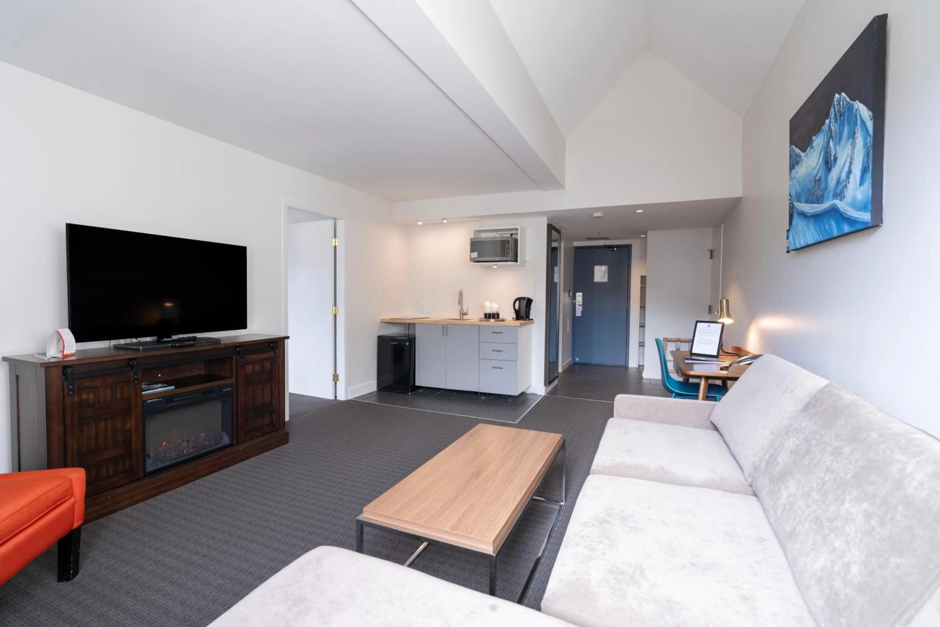 Coffee/tea facilities in Adara Hotel