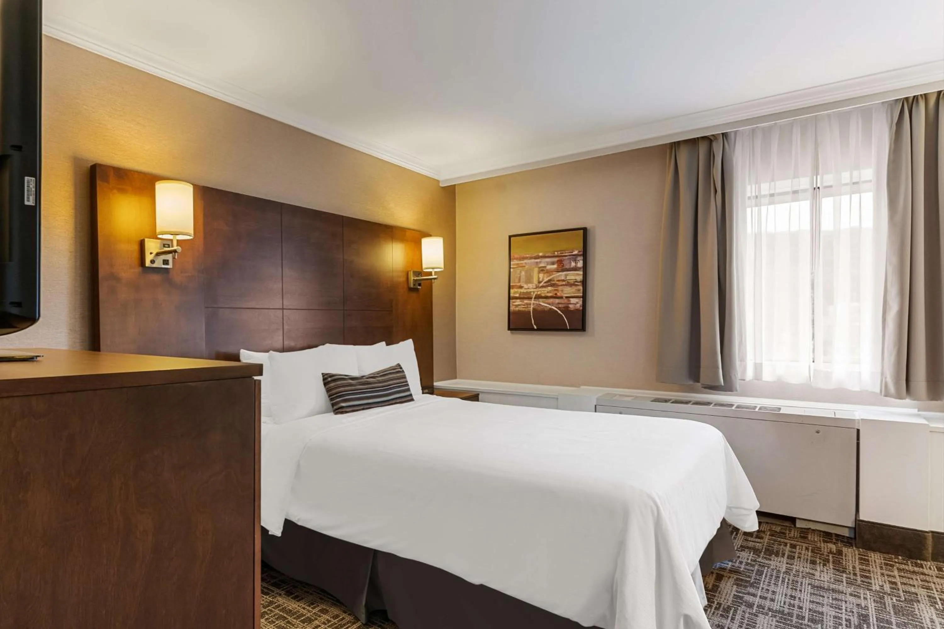 Bedroom, Bed in Best Western Ville-Marie Montreal Hotel & Suites