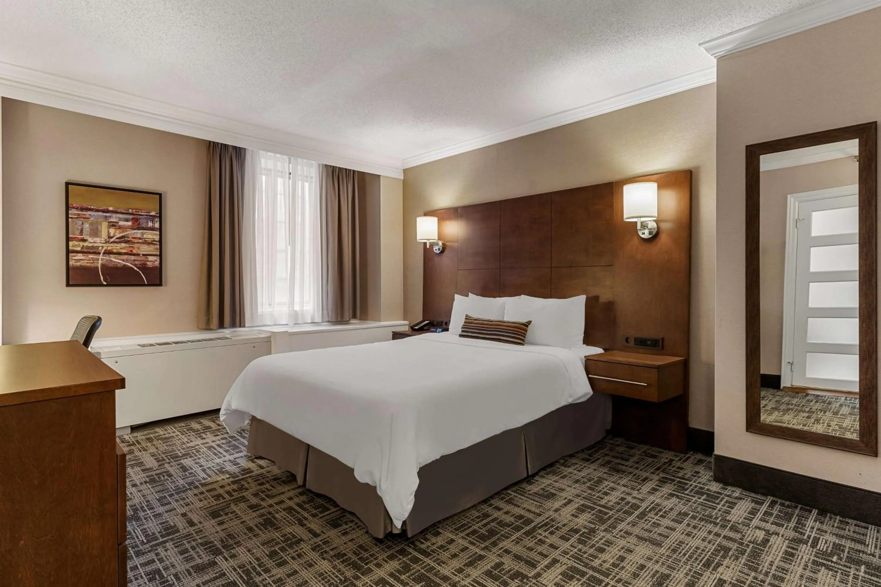 Bedroom, Bed in Best Western Ville-Marie Montreal Hotel & Suites