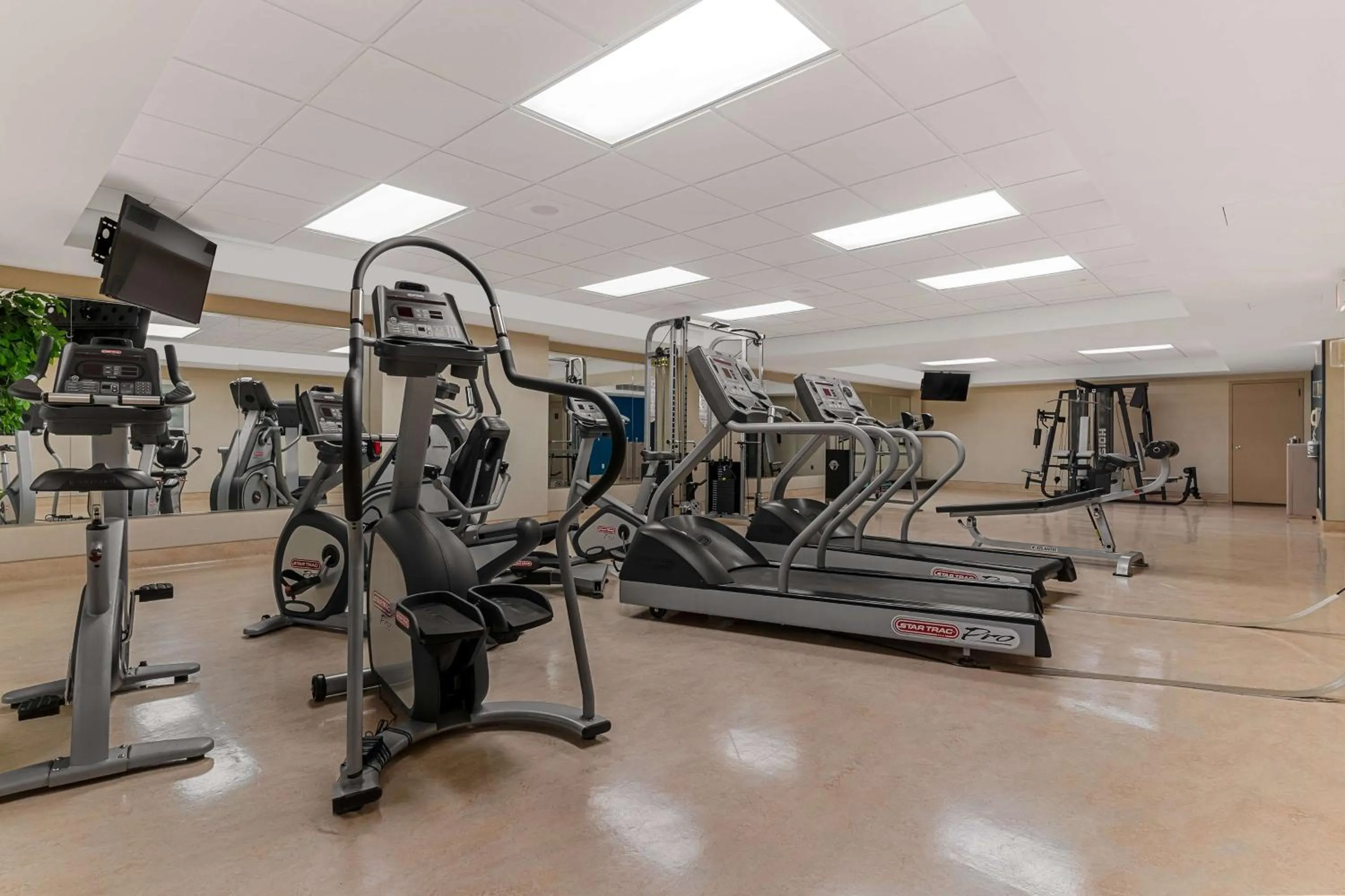Fitness centre/facilities in Best Western Ville-Marie Montreal Hotel & Suites