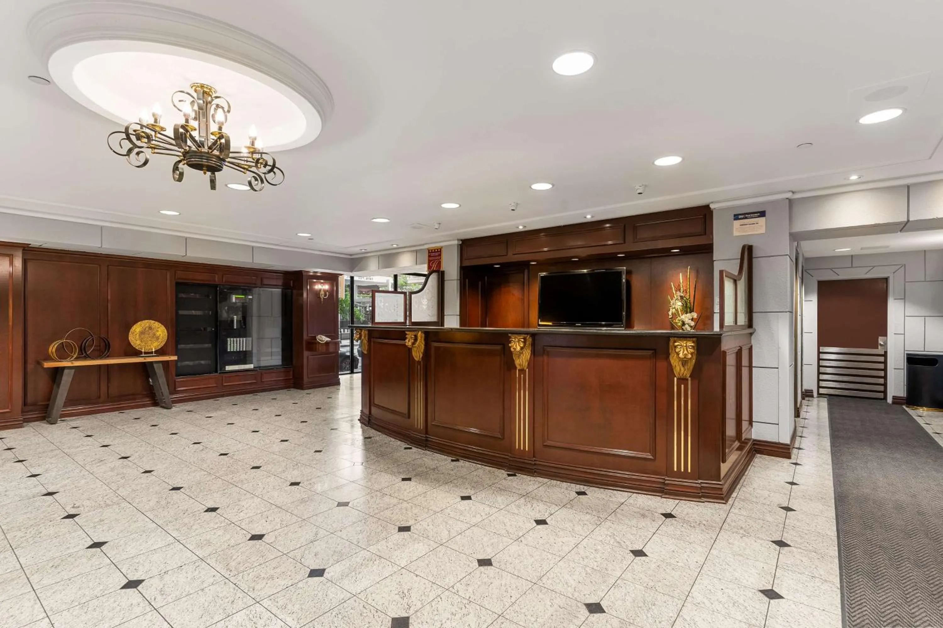 Lobby or reception in Best Western Ville-Marie Montreal Hotel & Suites