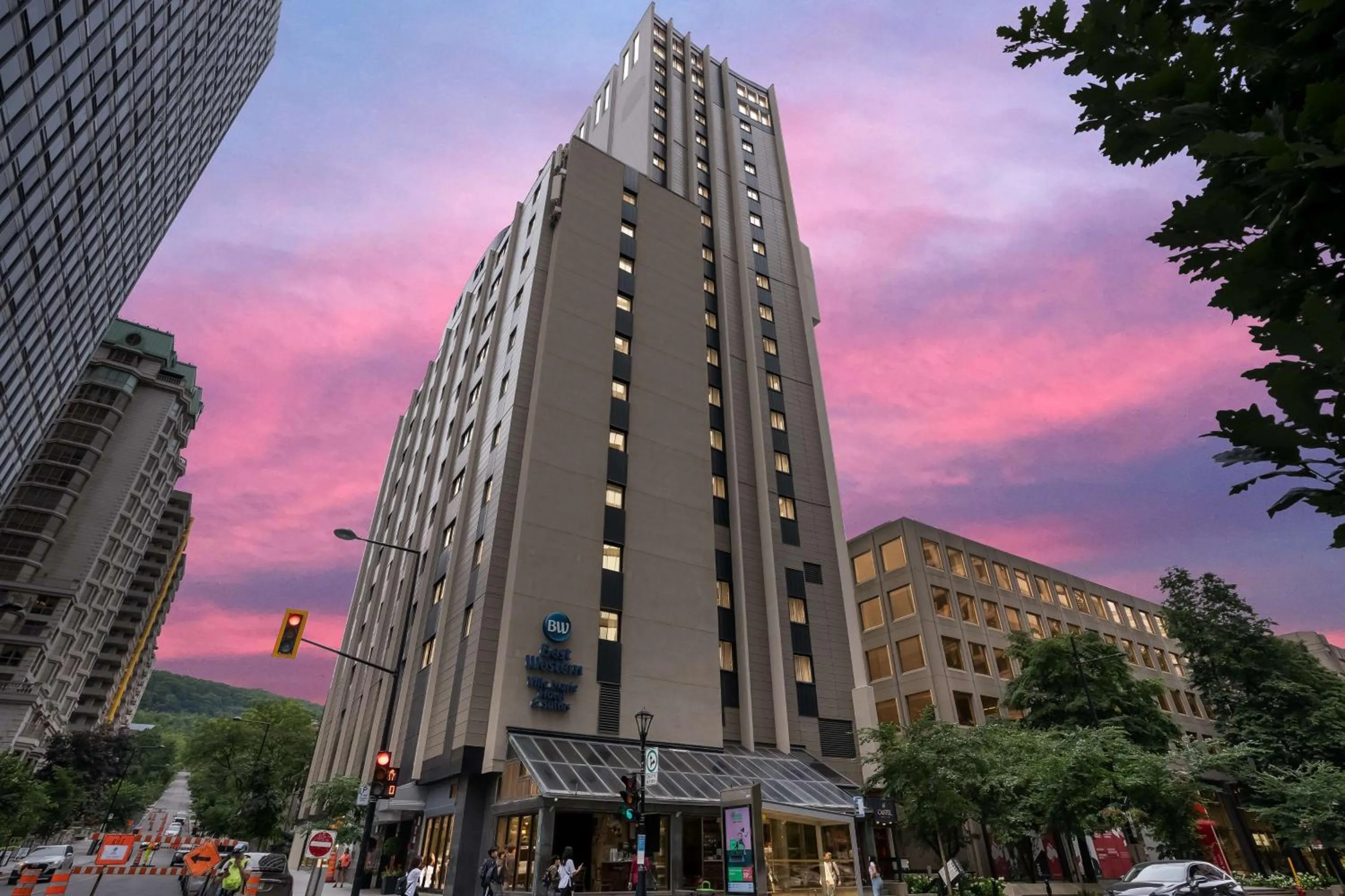 Property building in Best Western Ville-Marie Montreal Hotel & Suites